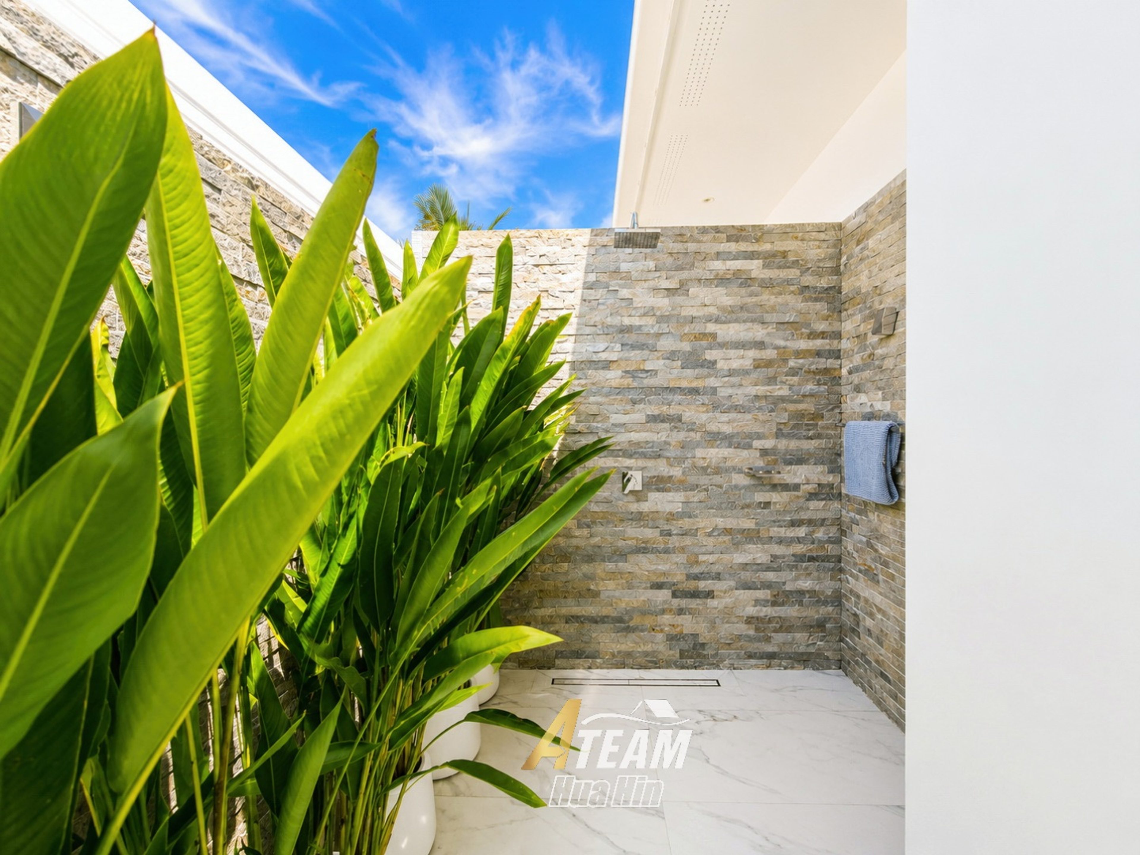 Luxury Villa with Huge Plot and Mountain View thumbnail 15