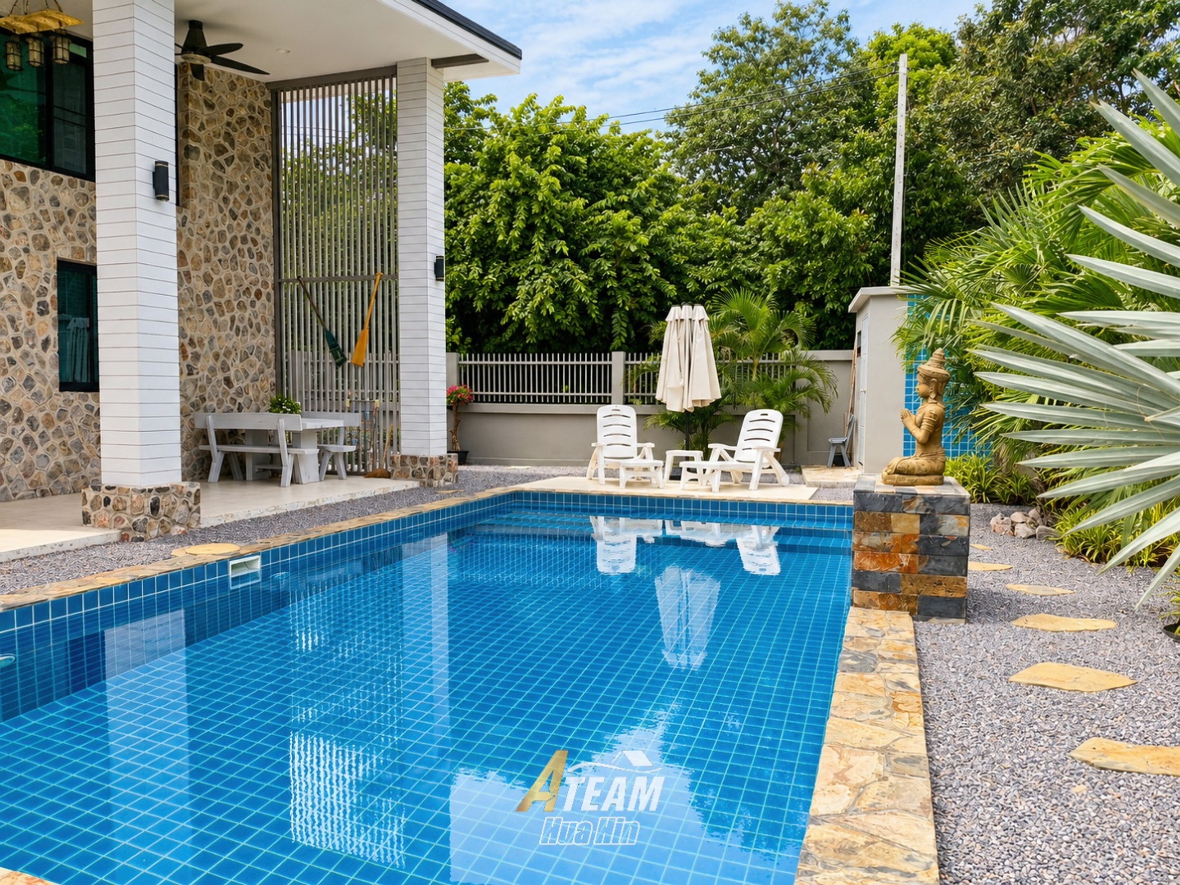 Charmante villa avec piscine de 2 chambres à vendre à Thap Tai