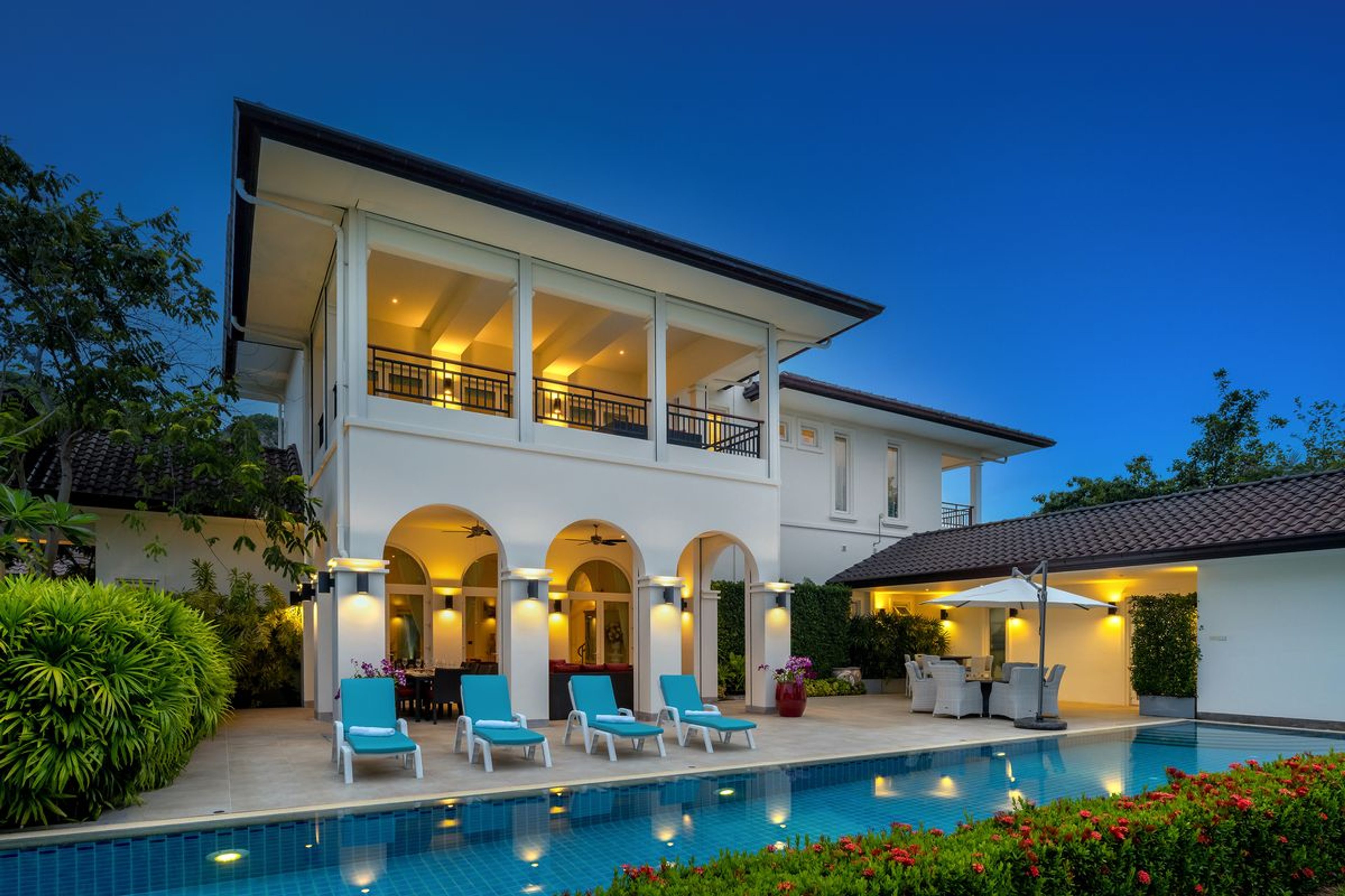 Elegant 6 Bedroom Mansion on a generous Landplot thumbnail 8