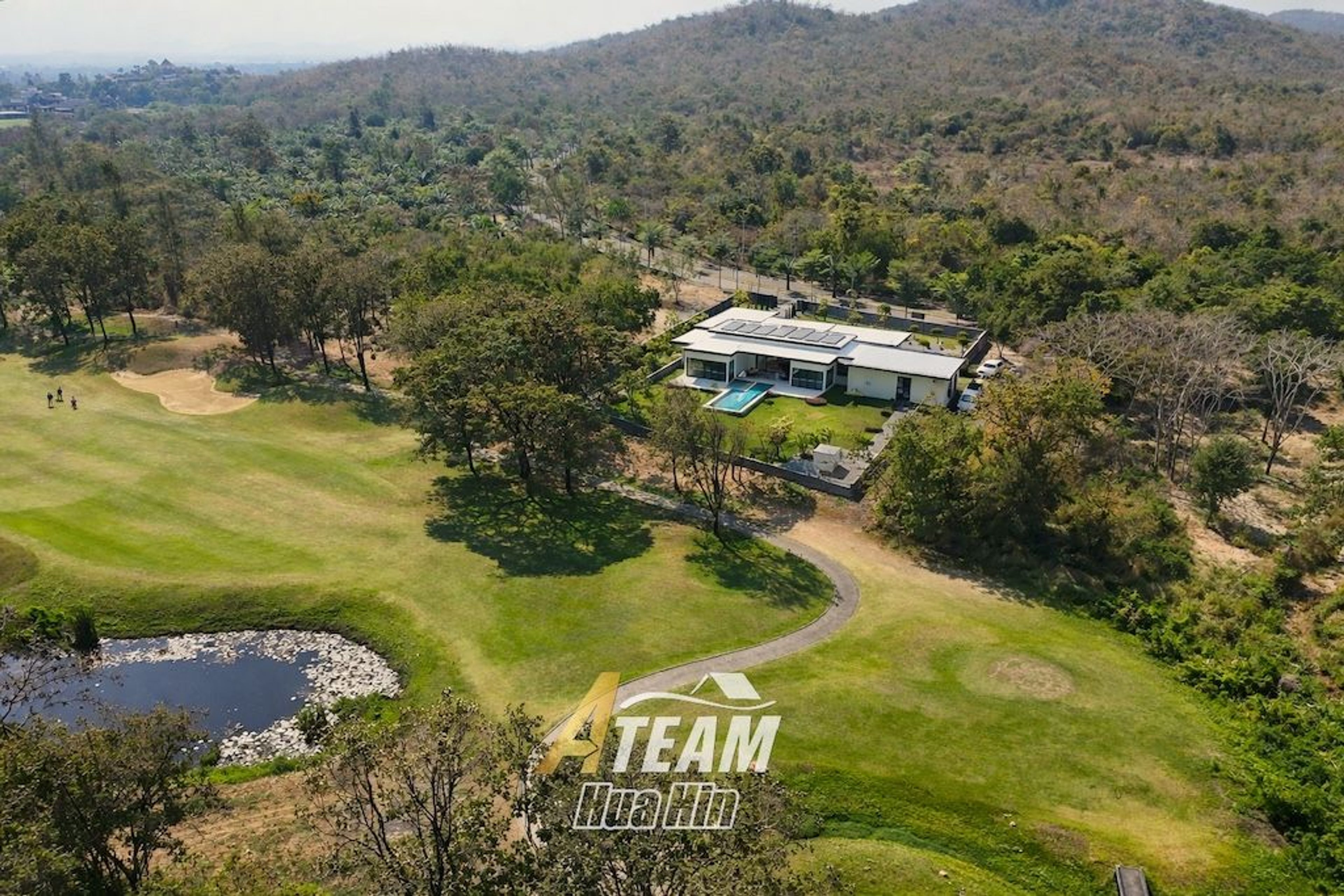 Luxury 3-Bedroom Estate with Springfield Golf Course View thumbnail 41