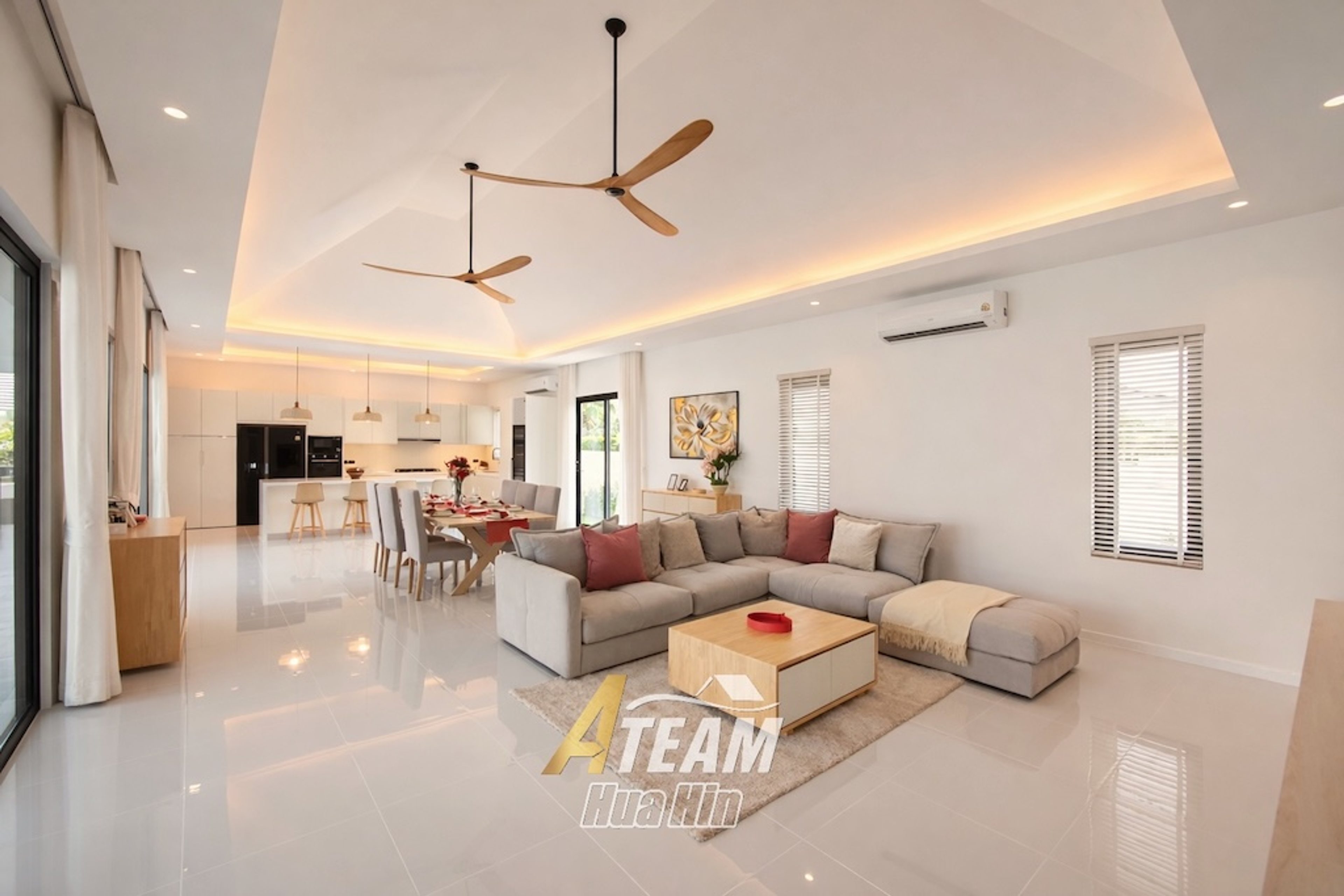 Prestigious 5-Bedroom Pool Villa on 2,622 sqm Prime Land thumbnail 22