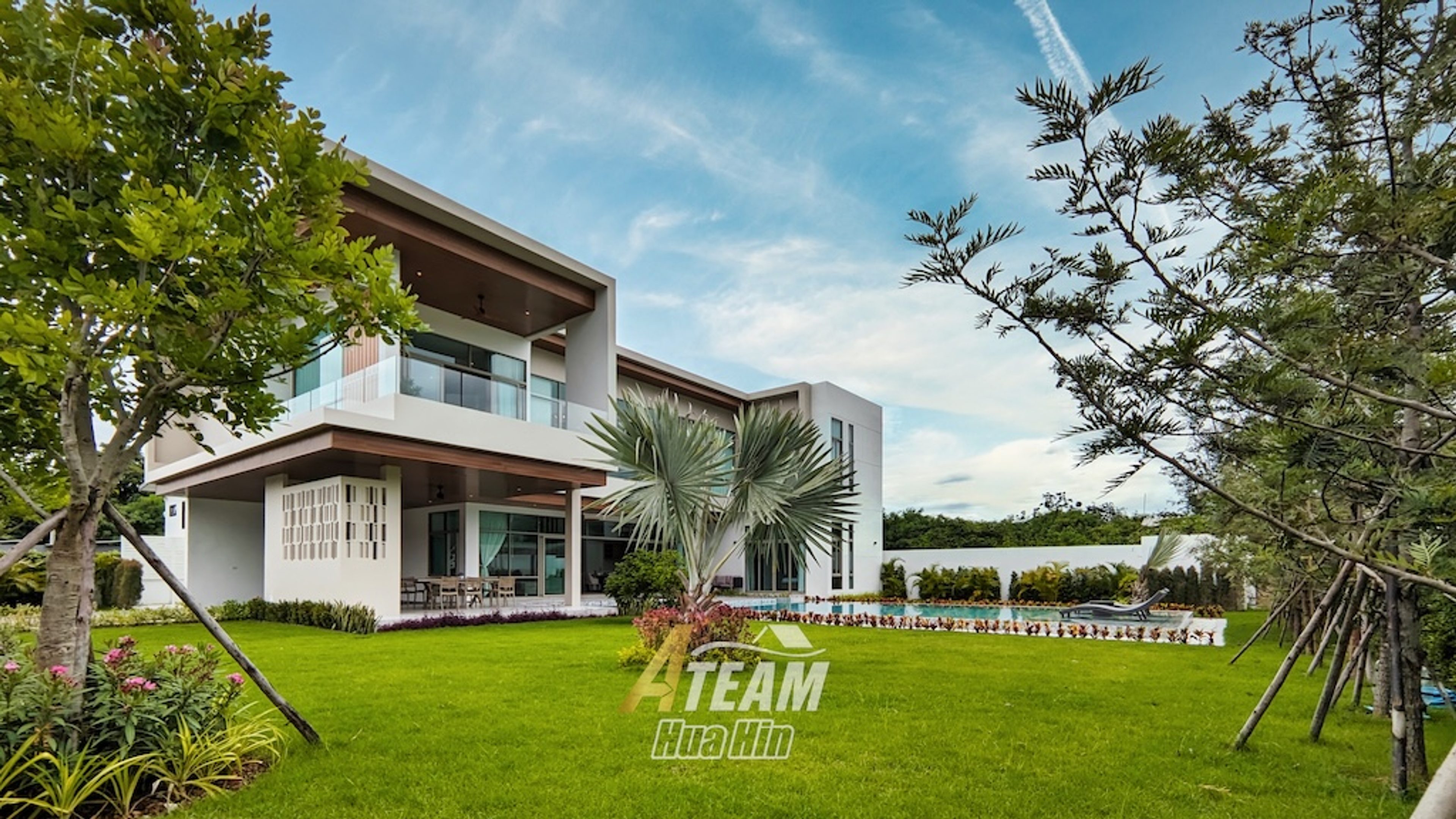 Luxury 4-Bedroom Pool Villa Surrounded by Mountains thumbnail 10
