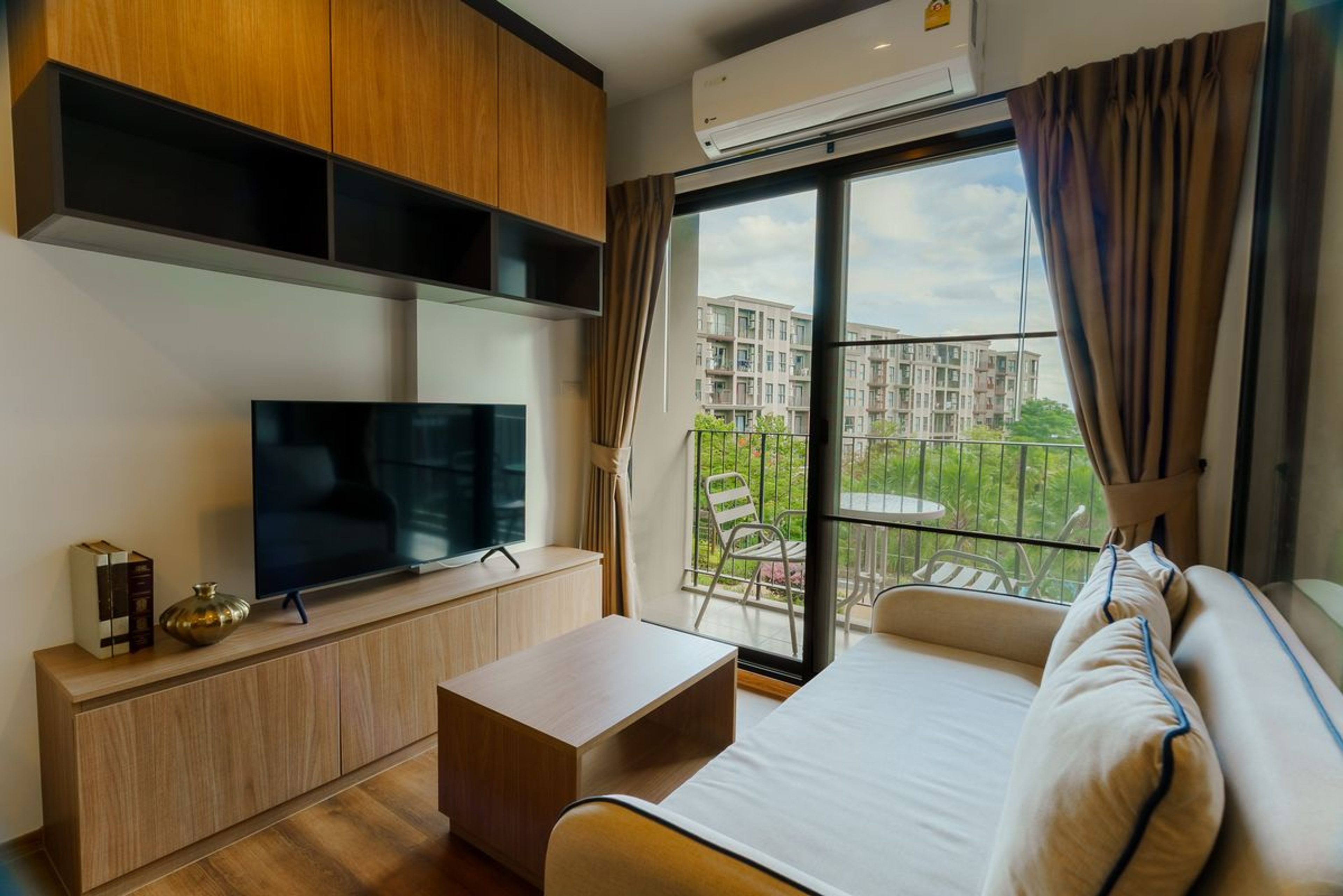 La Habana Hua Hin – Building B, 5th Floor (34 sqm, Pool View) thumbnail 4