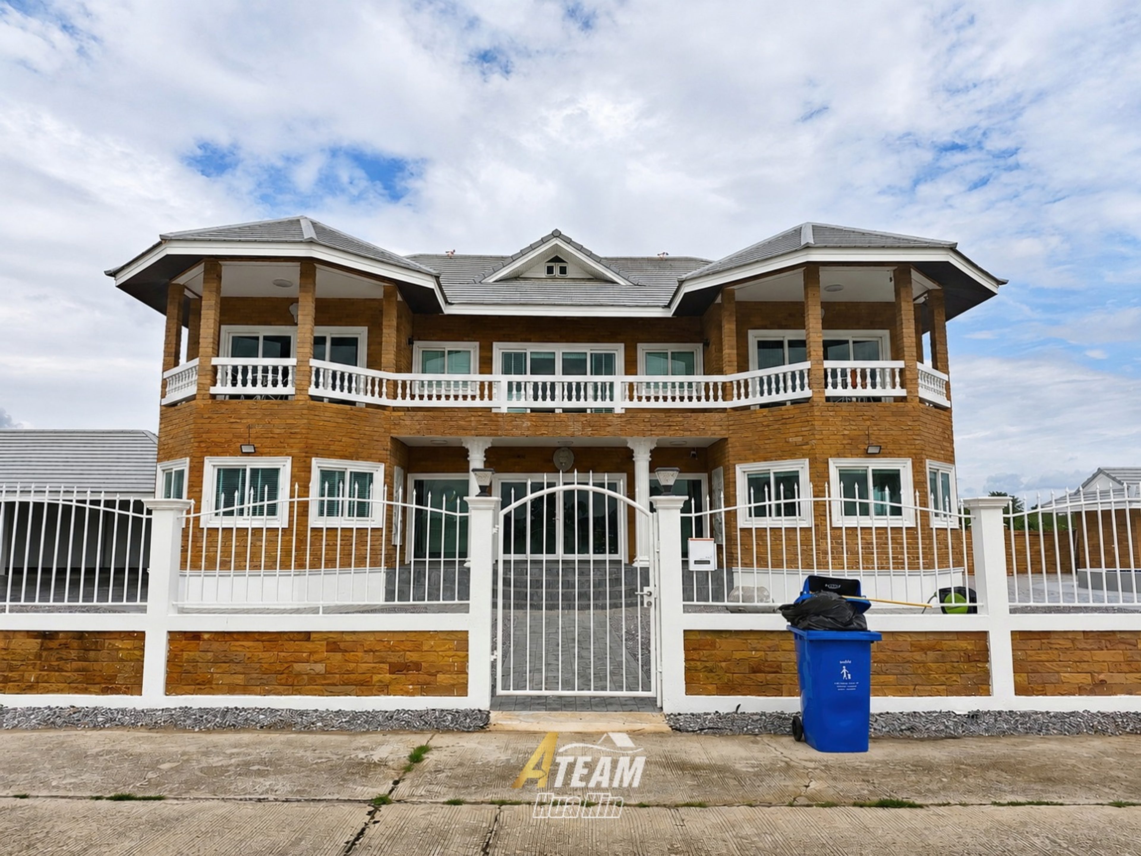 Large 5-Bedroom Estate on 2.6 Rai for Rent – Pranburi