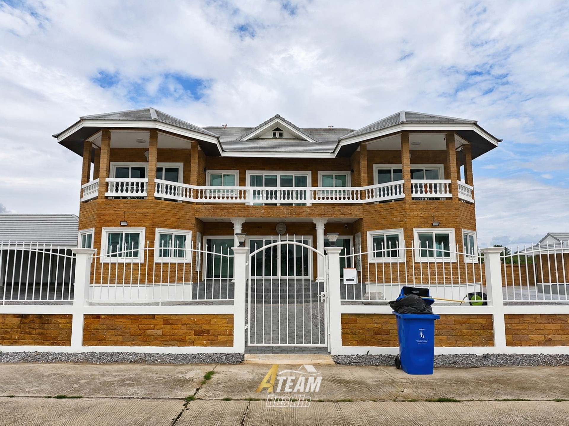 Grande propriété de 5 chambres sur un terrain de 2,6 rai à louer – Pranburi