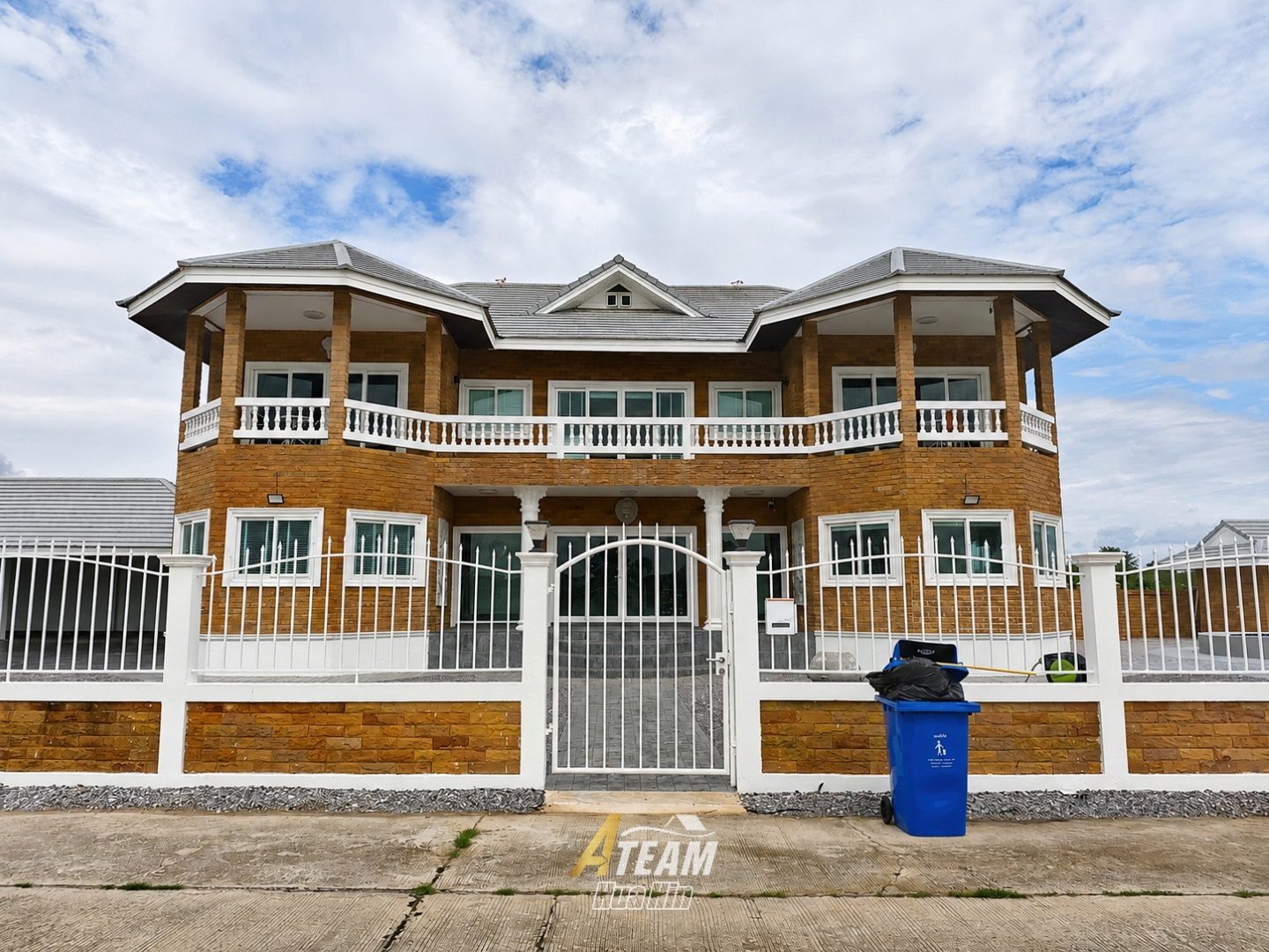 Large 5-Bedroom Estate on 2.6 Rai for Rent – Pranburi
