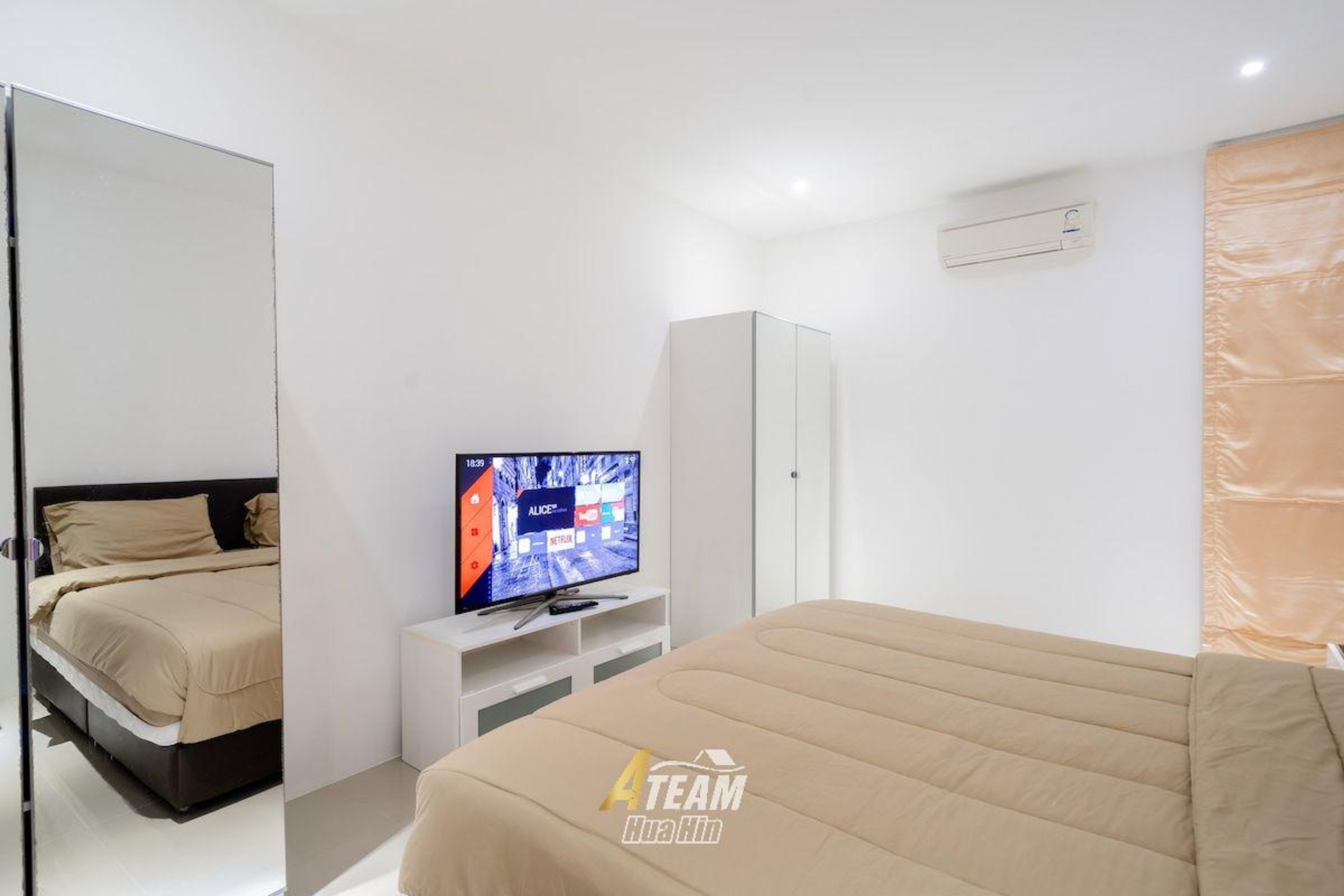 Luxury 3-Bedroom Pool Villa for Sale at Falcon Hill, Soi 102