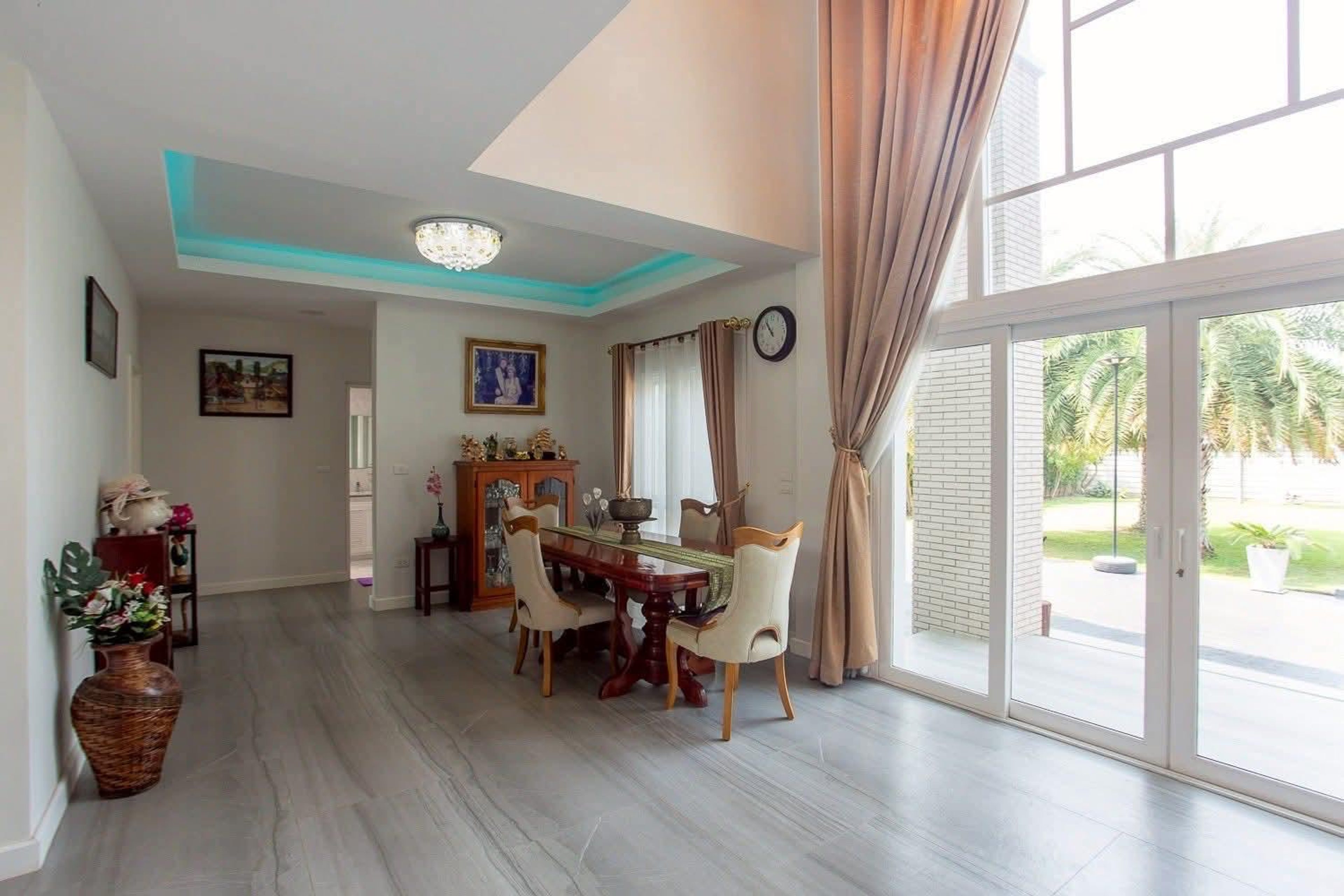 Impressive 7-Bedroom Mansion with Large Saltwater Pool in Cha-Am thumbnail 30