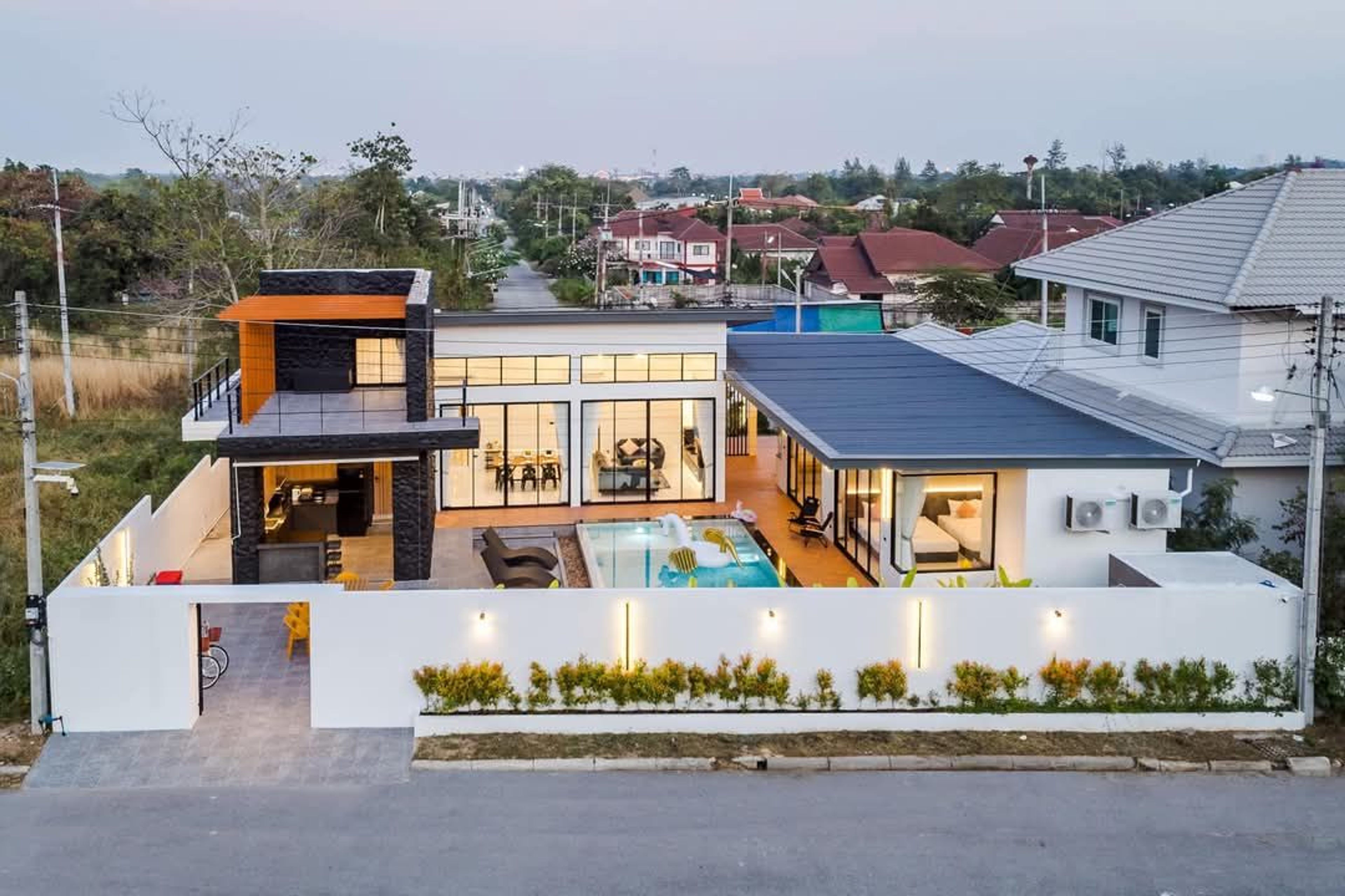Modern Luxury  5-Bedroom Home – Hua Hin thumbnail 12