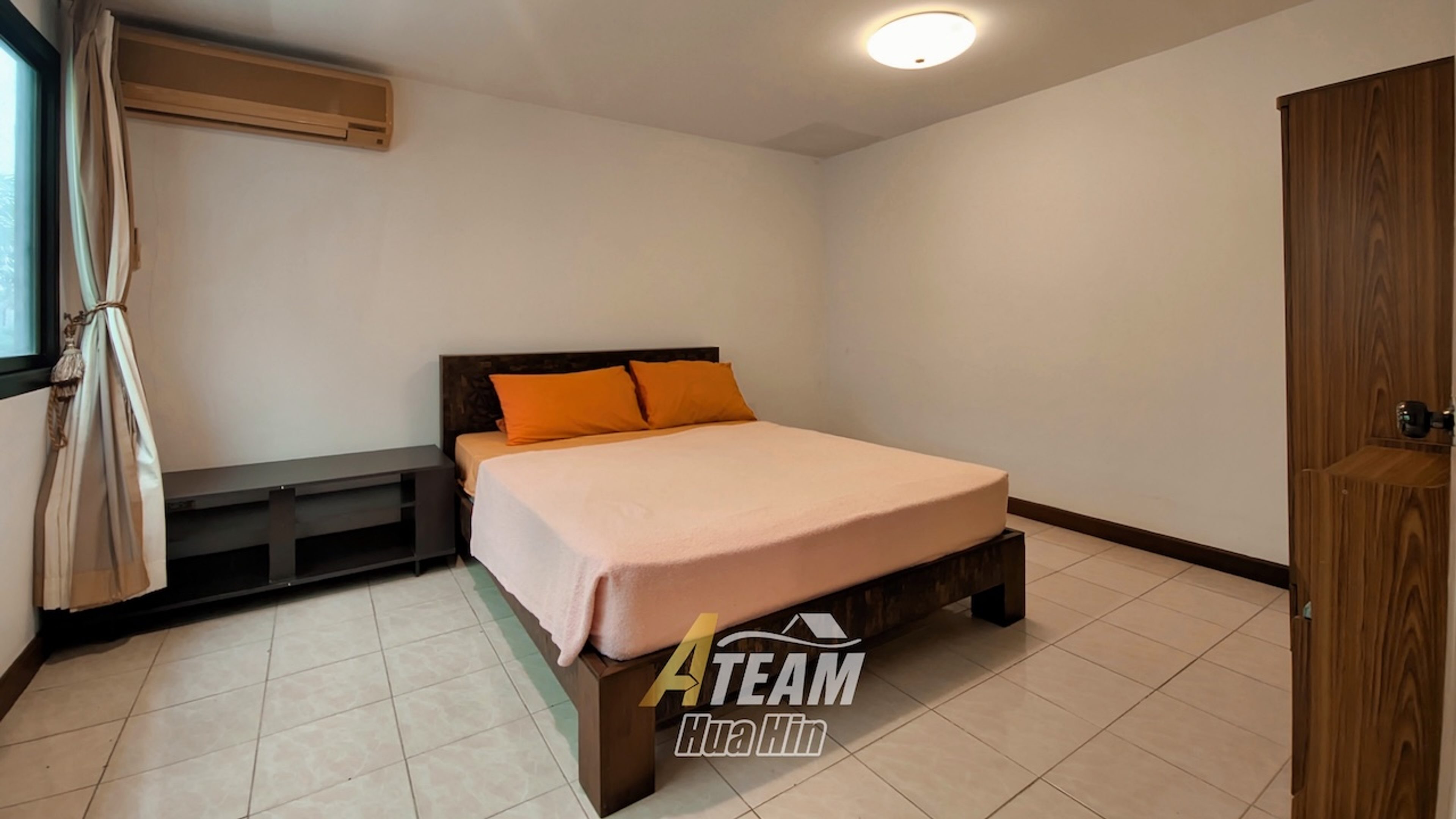 Beachfront 5-Bedroom Townhouse in Baan Suksamran – Hua Hin City Center thumbnail 22