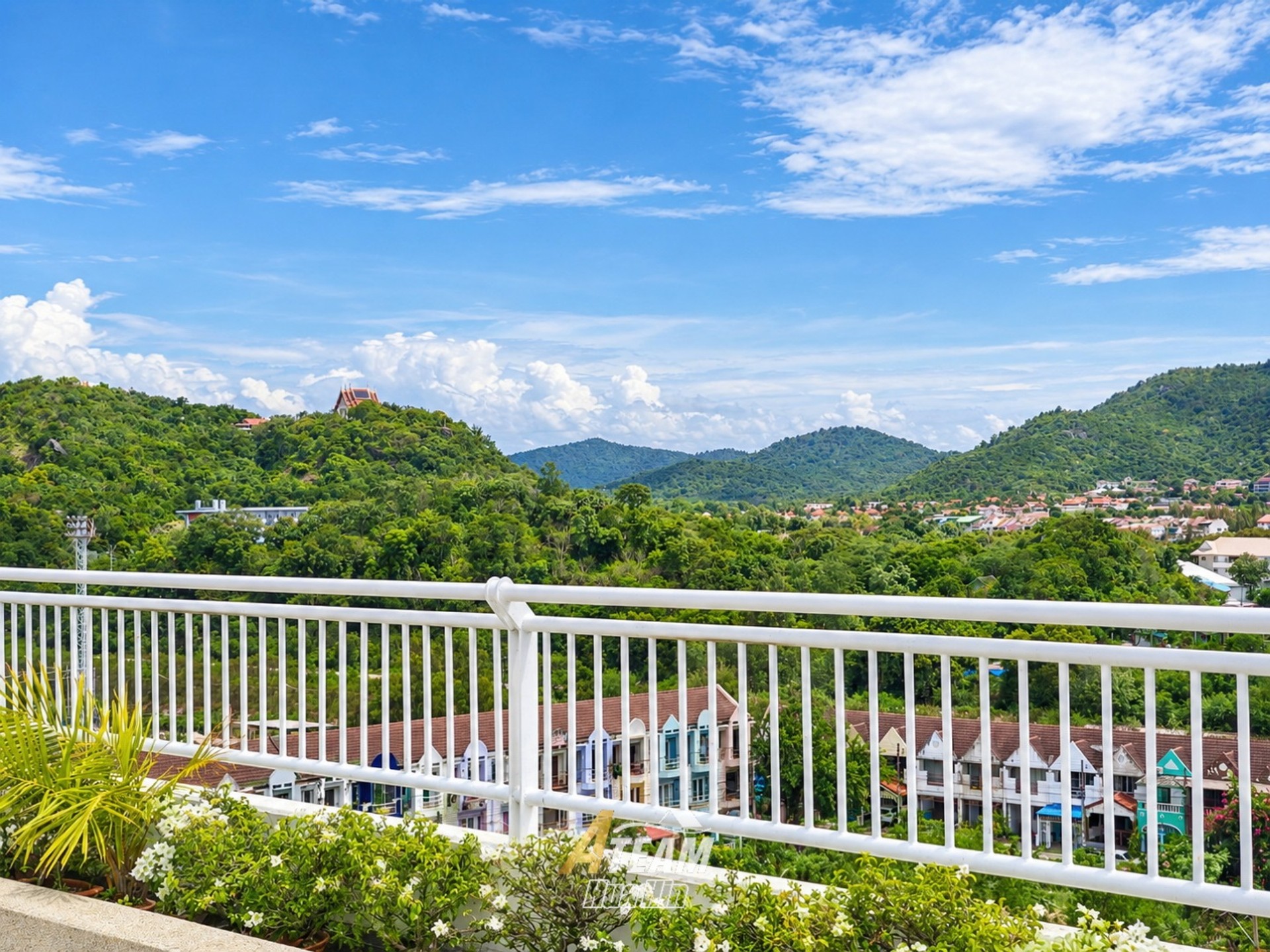 Beachfront Condo 3 Bedrooms Baan suan rim sai