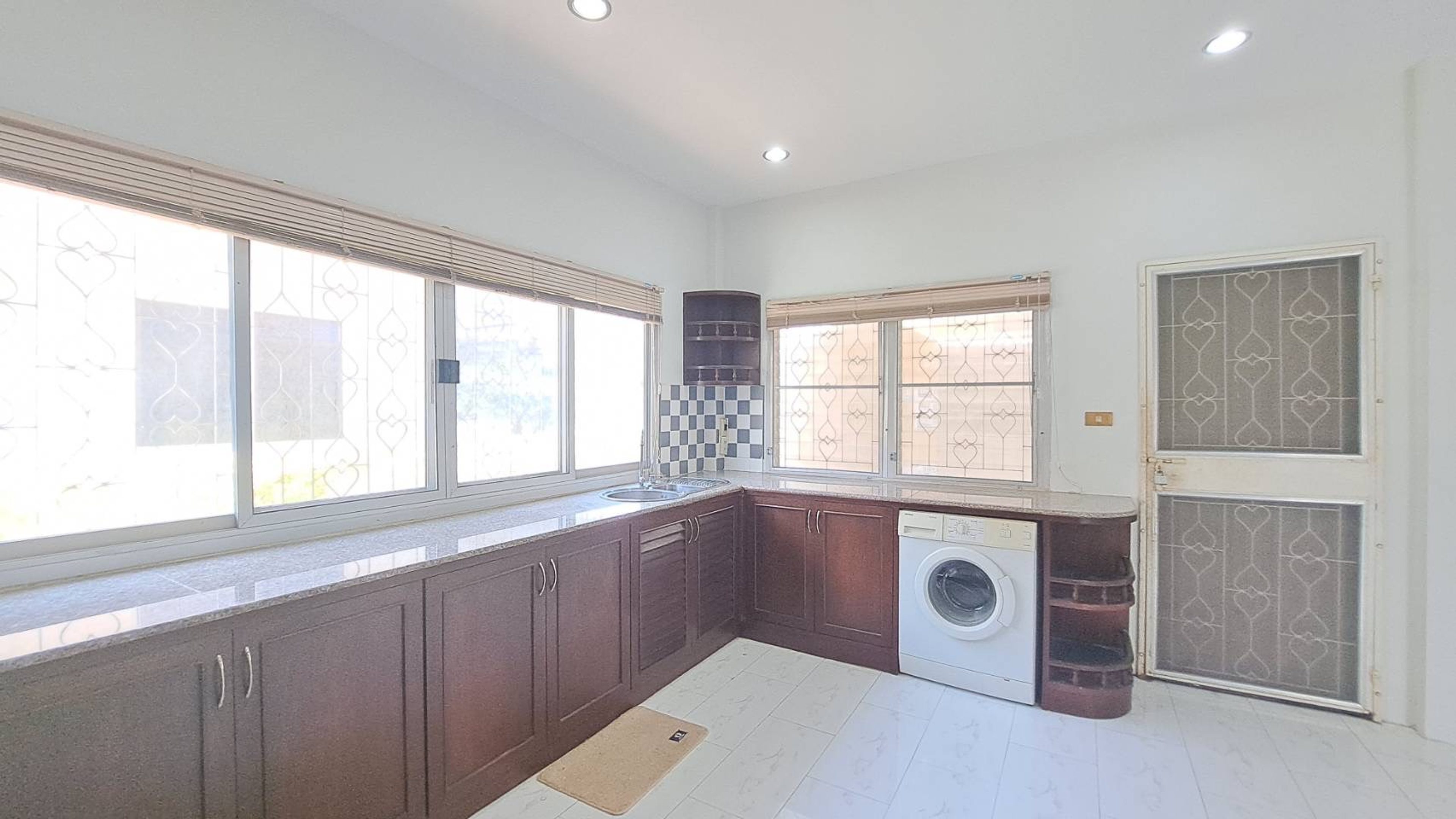 Spacious 3-Bedroom House for Sale in Hua Hin Soi 2 thumbnail 19