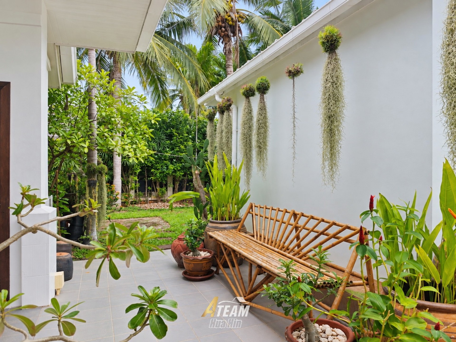Luxury 4-Bedroom Pool Villa on a Large Plot in Khao Tao
