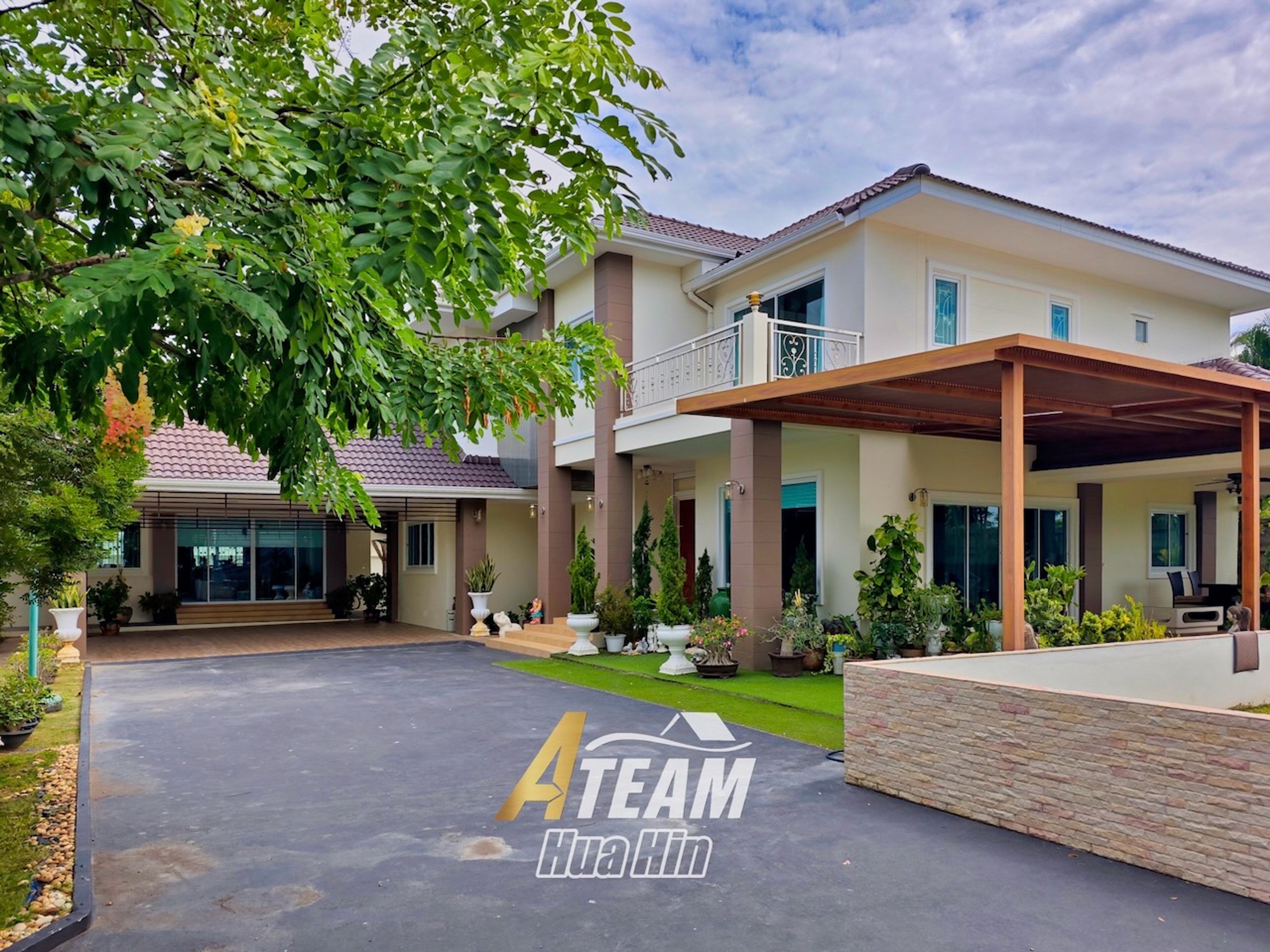 Spacious 1-Rai Estate with Two Houses in Hin Lek Fai