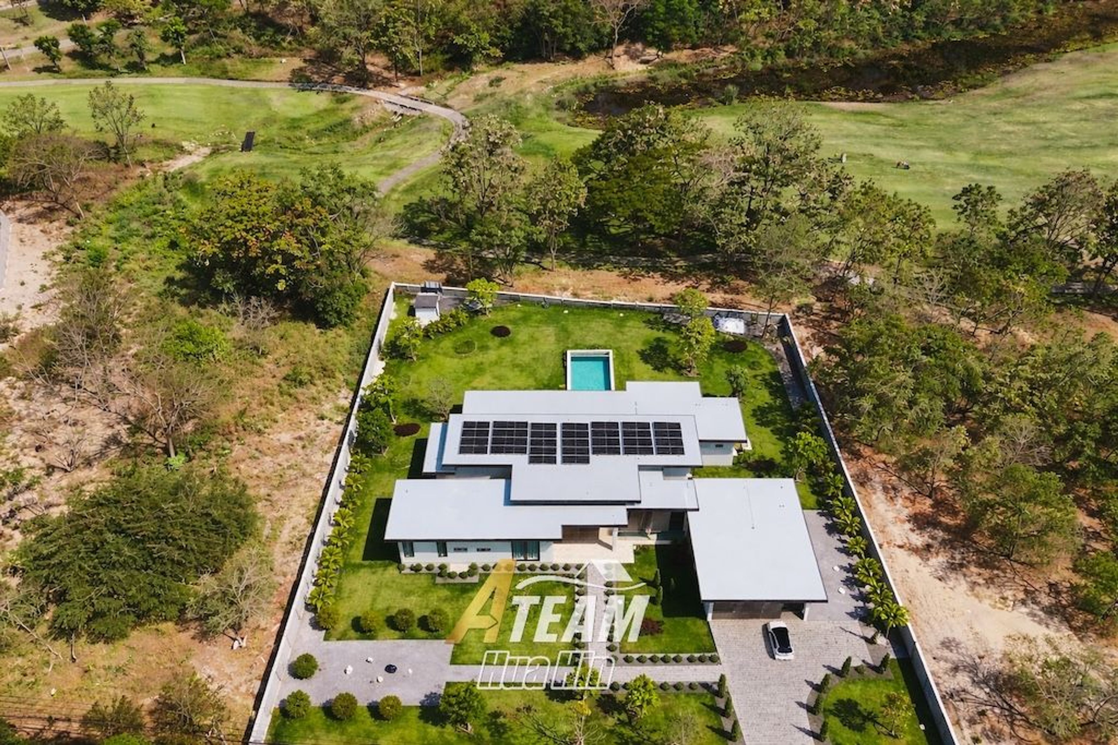 Luxury 3-Bedroom Estate with Springfield Golf Course View thumbnail 38