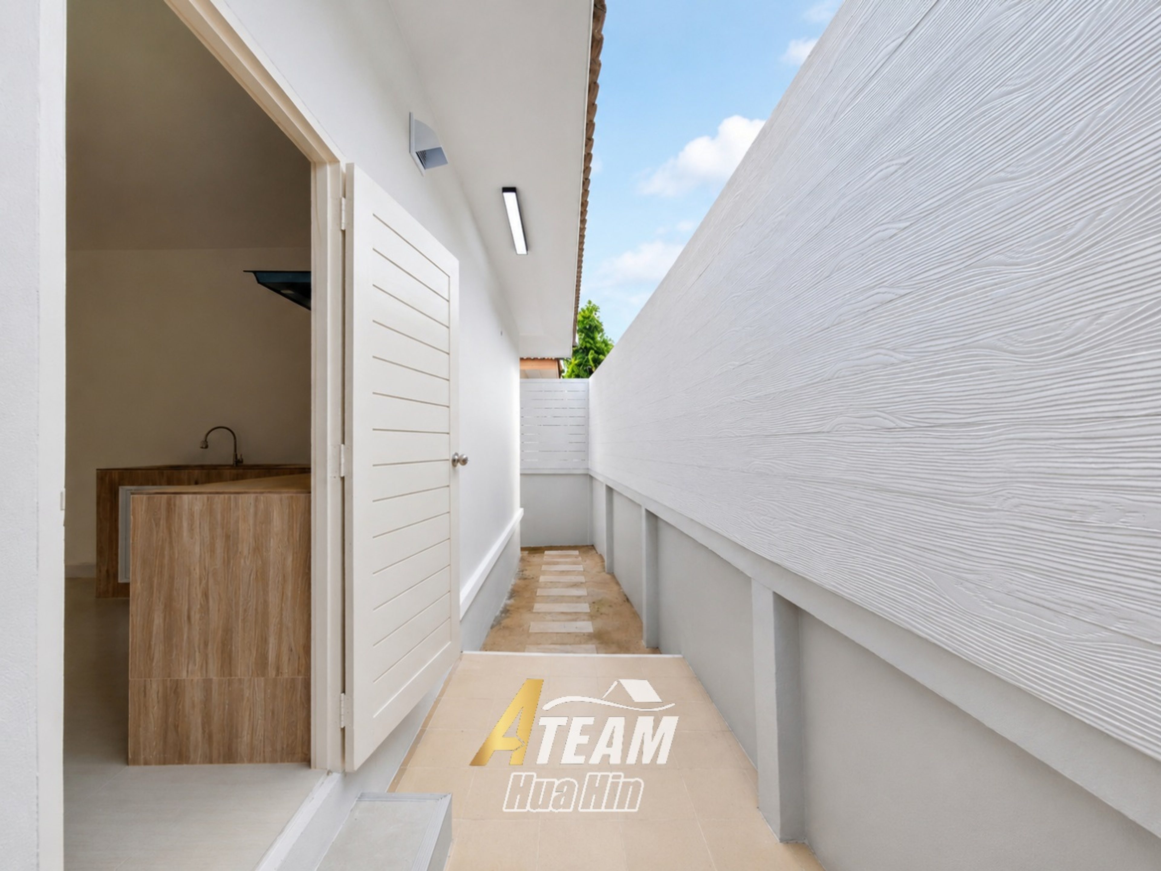 Beautyful 2-Bedroom House in Prime Location Soi 94  thumbnail 9