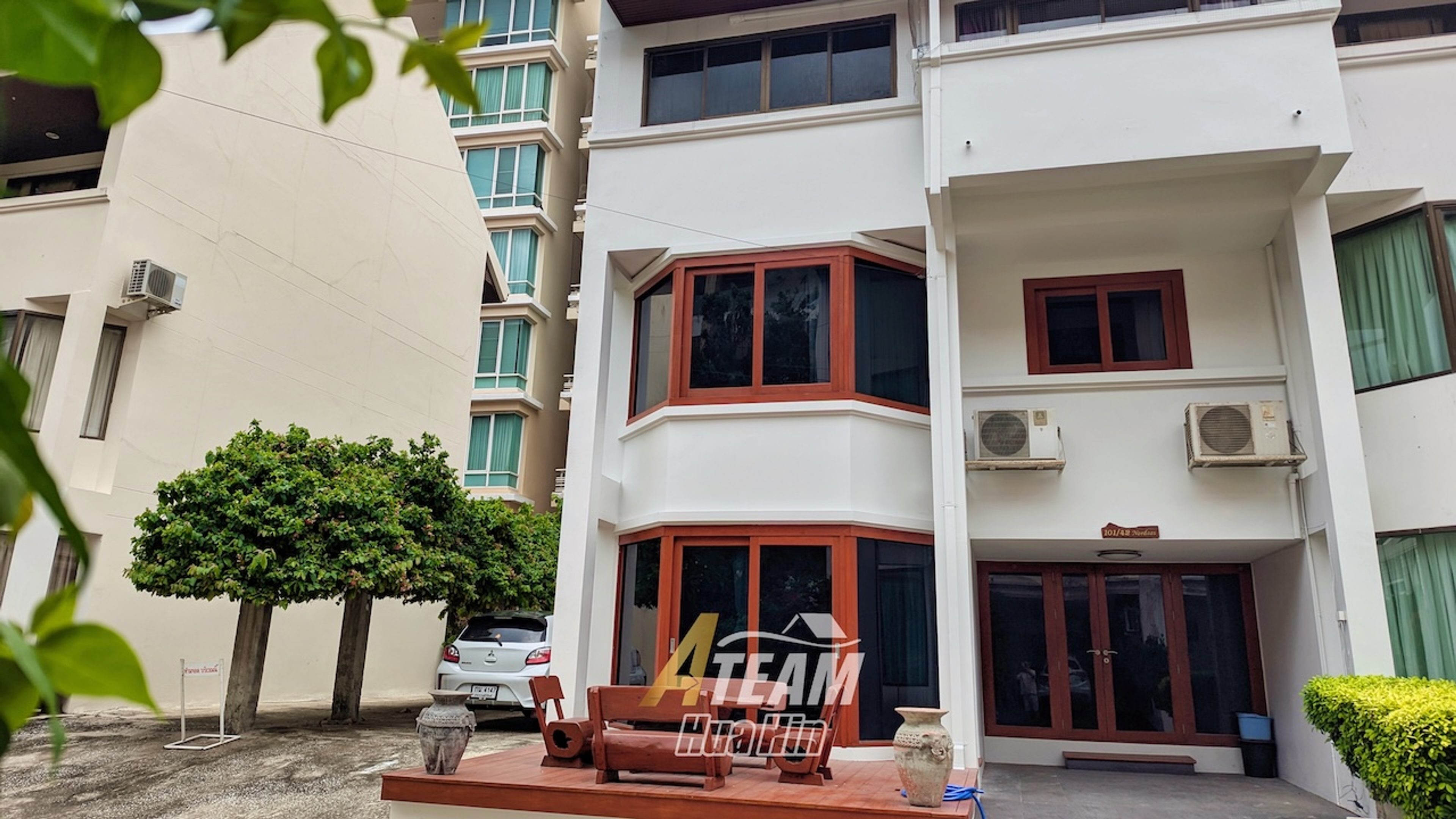 Beachfront 5-Bedroom Townhouse in Baan Suksamran – Hua Hin City Center thumbnail 3