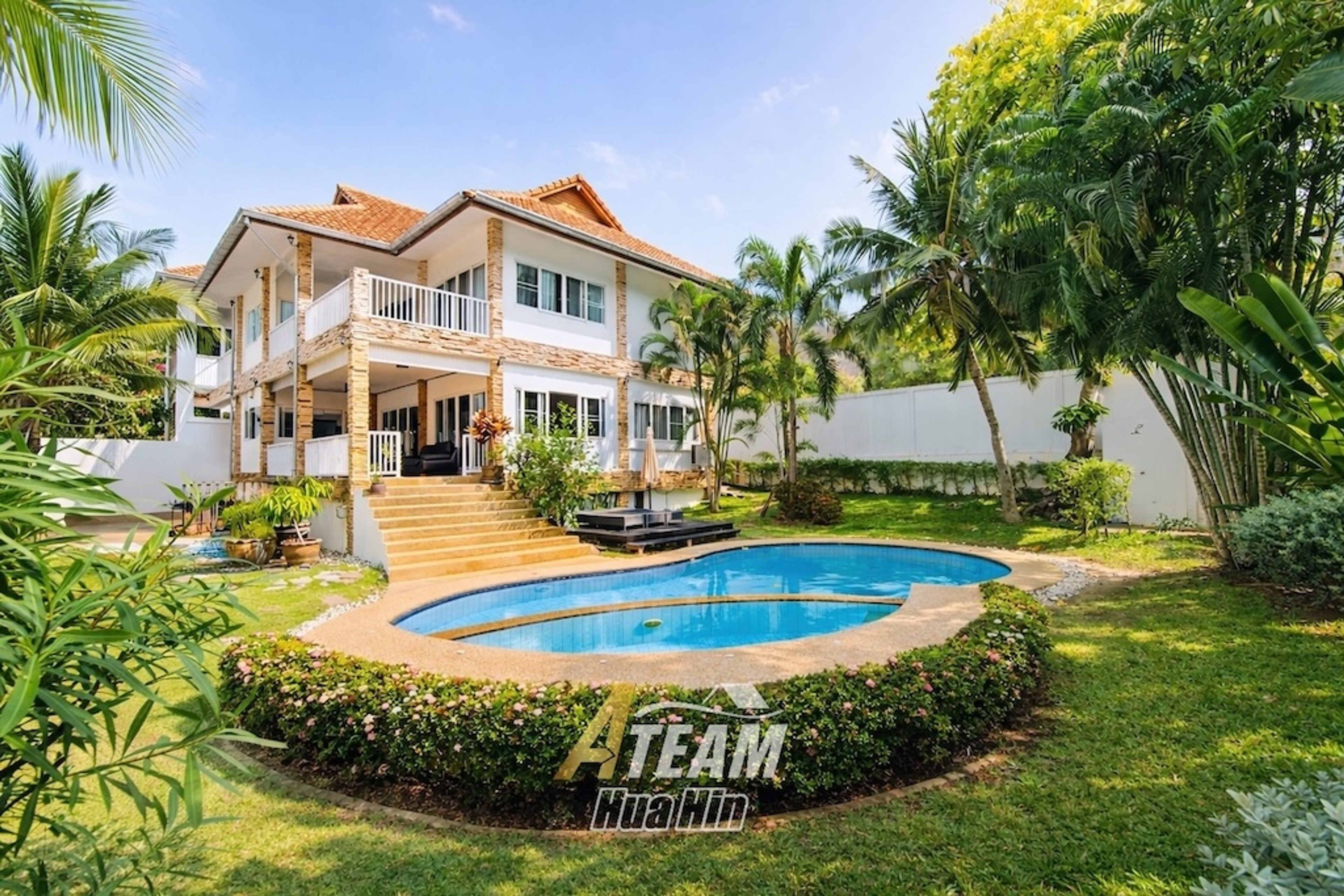 Spacious 2-Storey Pool Villa with Tropical Mountain Views – Soi 88