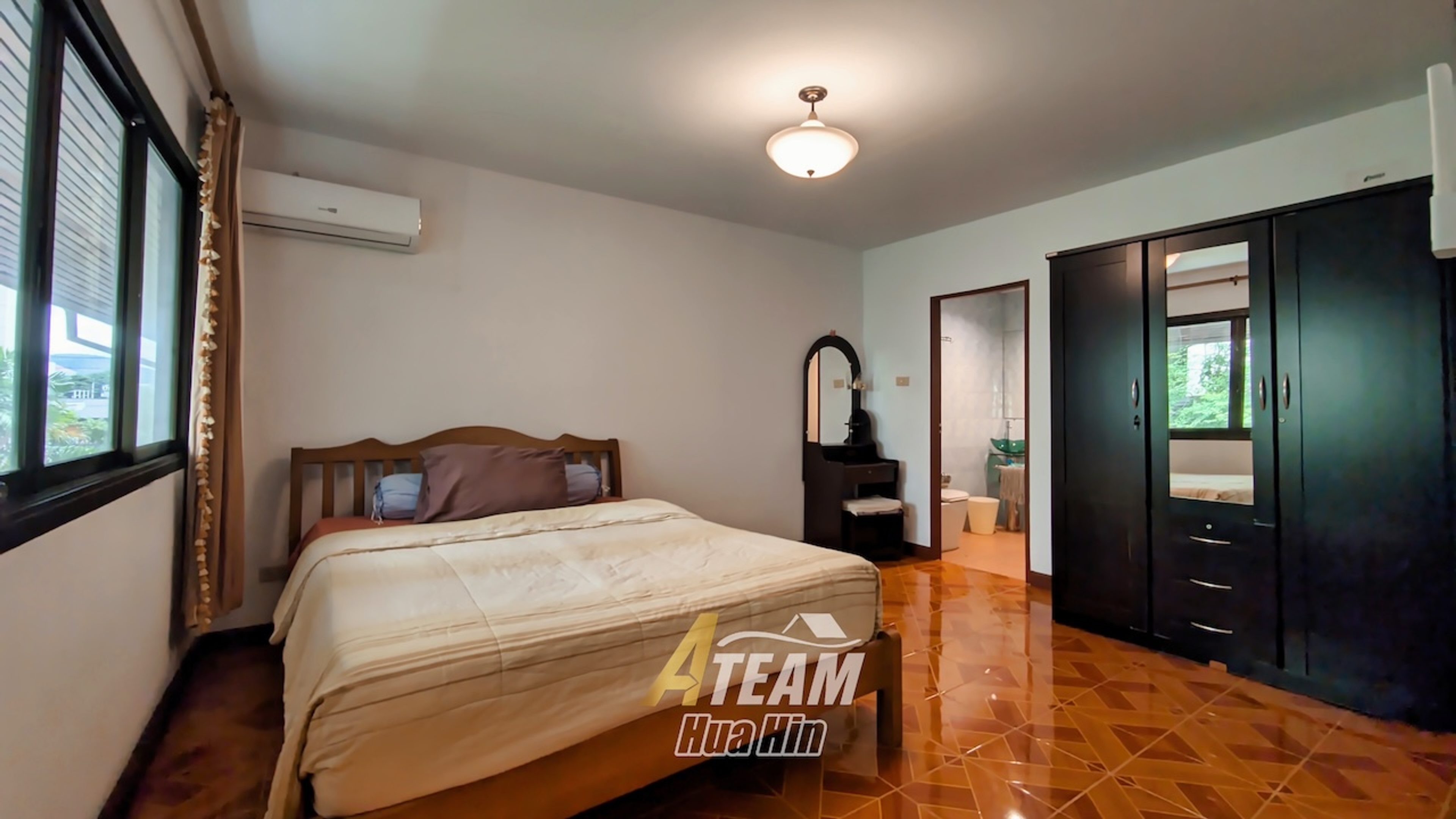 Beachfront 5-Bedroom Townhouse in Baan Suksamran – Hua Hin City Center thumbnail 26