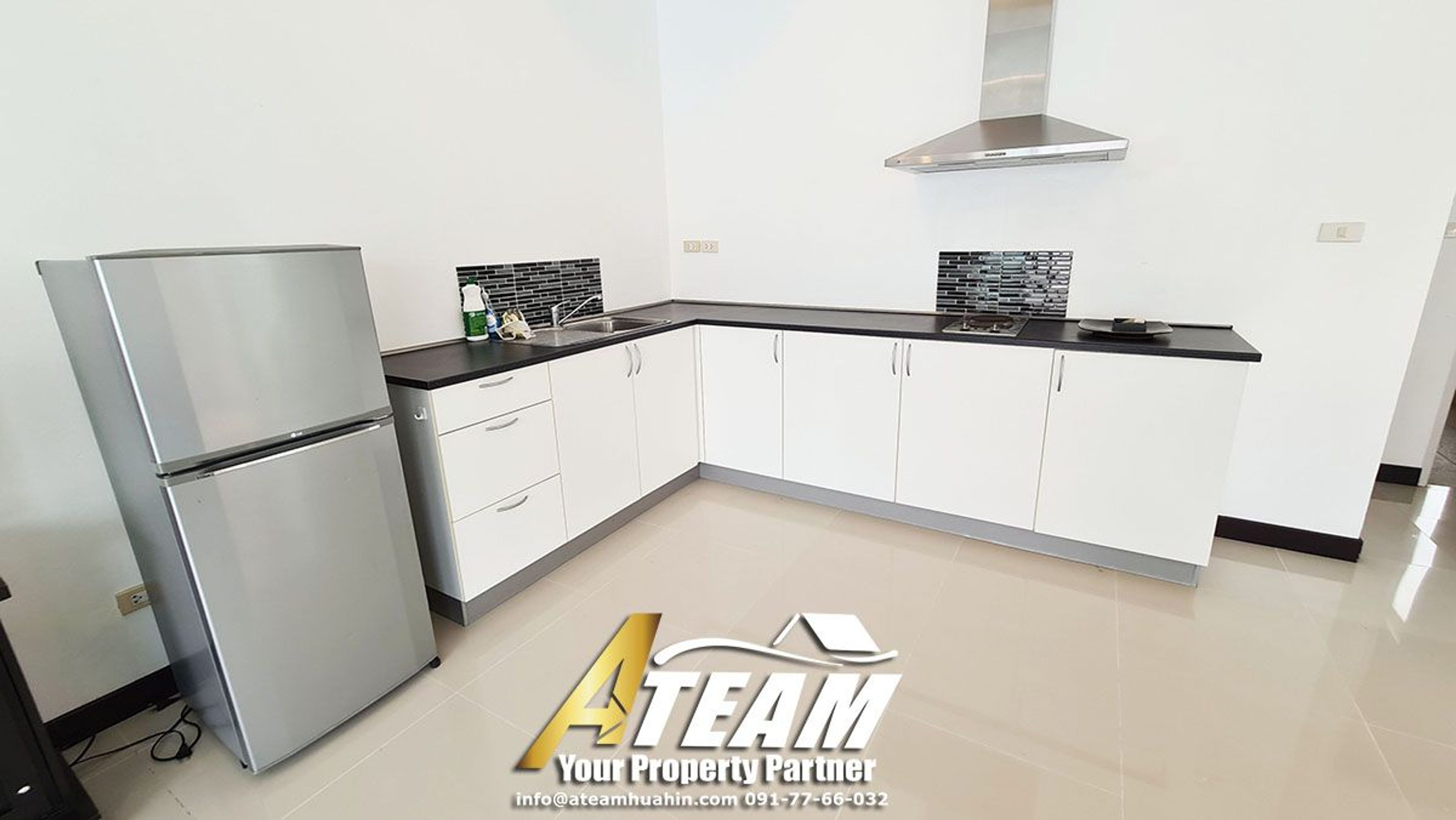 1 bedroom house with big rooftop with 360 mountain view thumbnail 4
