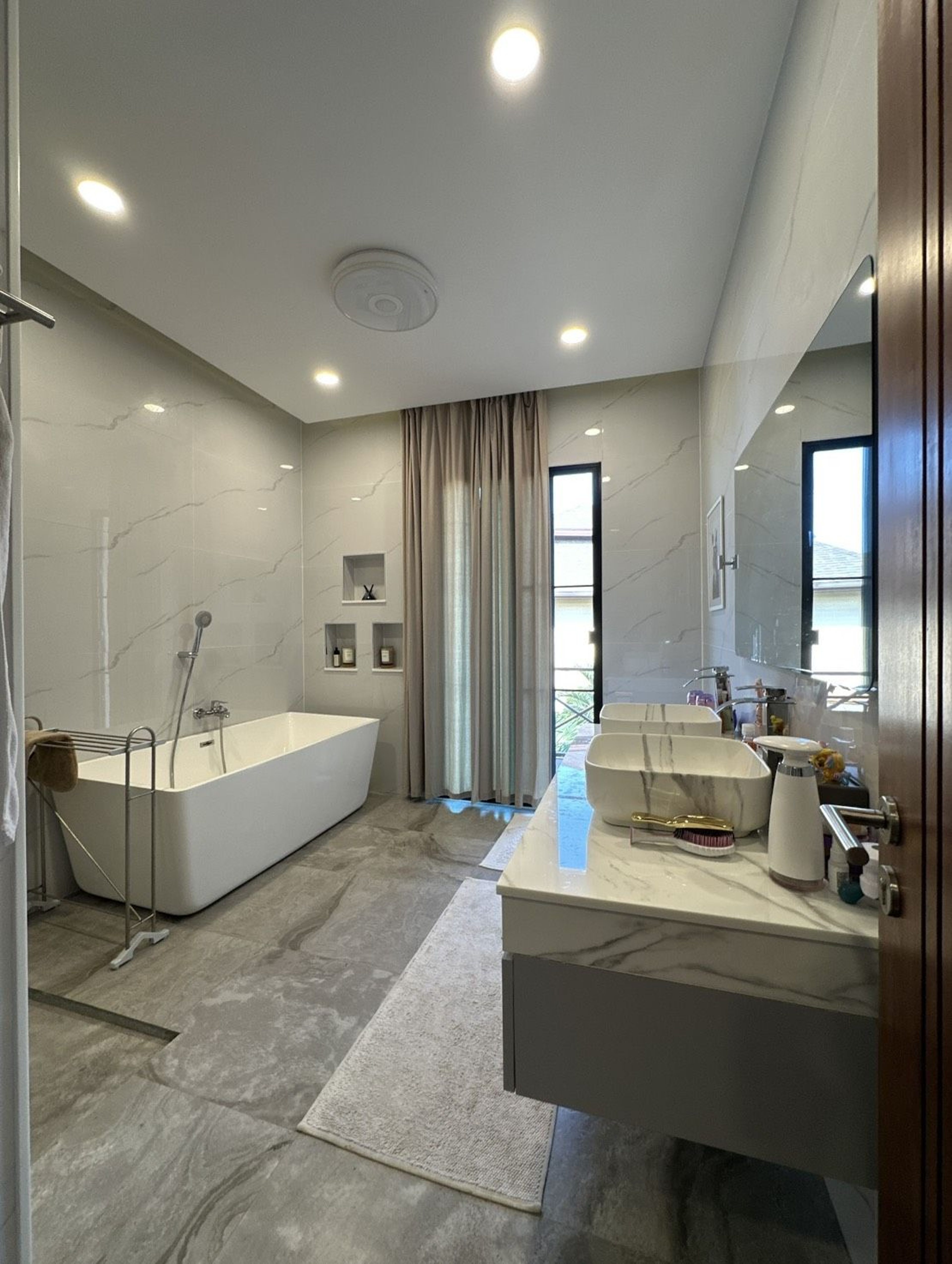 4-Bedroom Lake View Pool Villa thumbnail 16