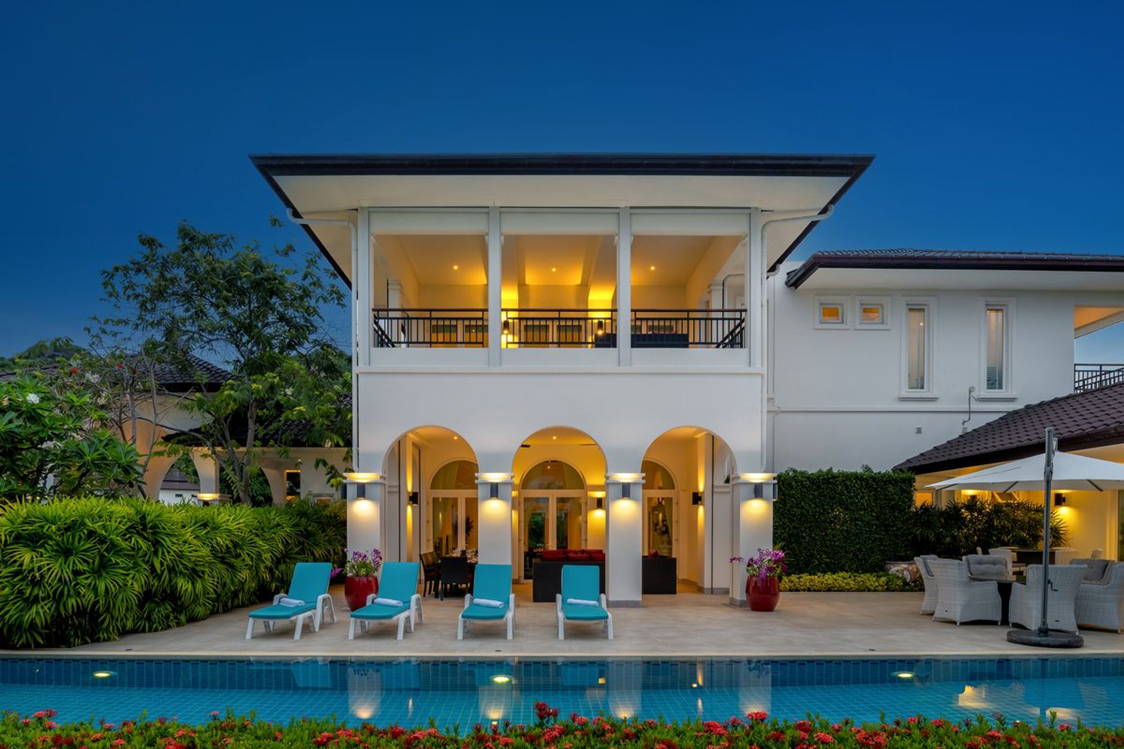 Elegant 6 Bedroom Mansion on a generous Landplot thumbnail 12