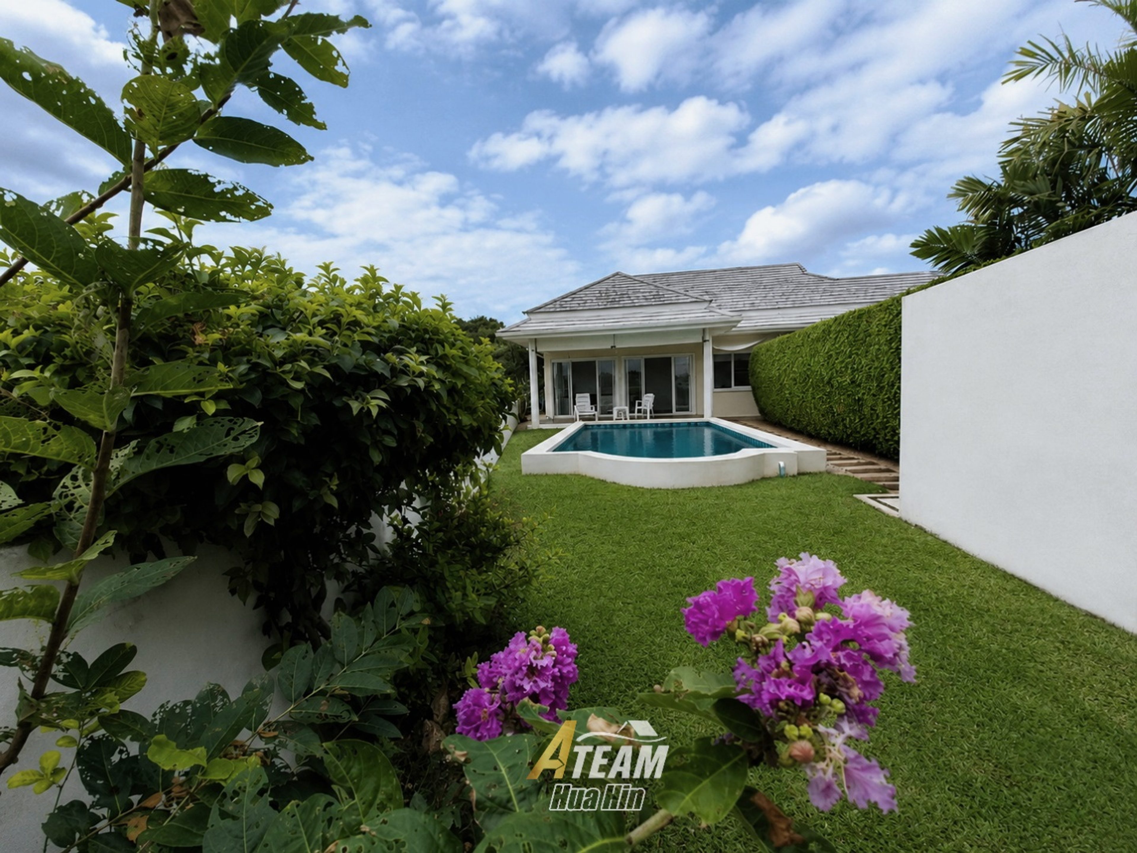 Stylish 2-Bedroom Pool Villa with Pineapple Field Views – Wang Pong, Pranburi