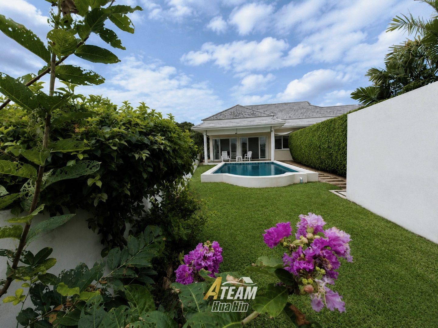 Stylish 2-Bedroom Pool Villa with Pineapple Field Views – Wang Pong, Pranburi