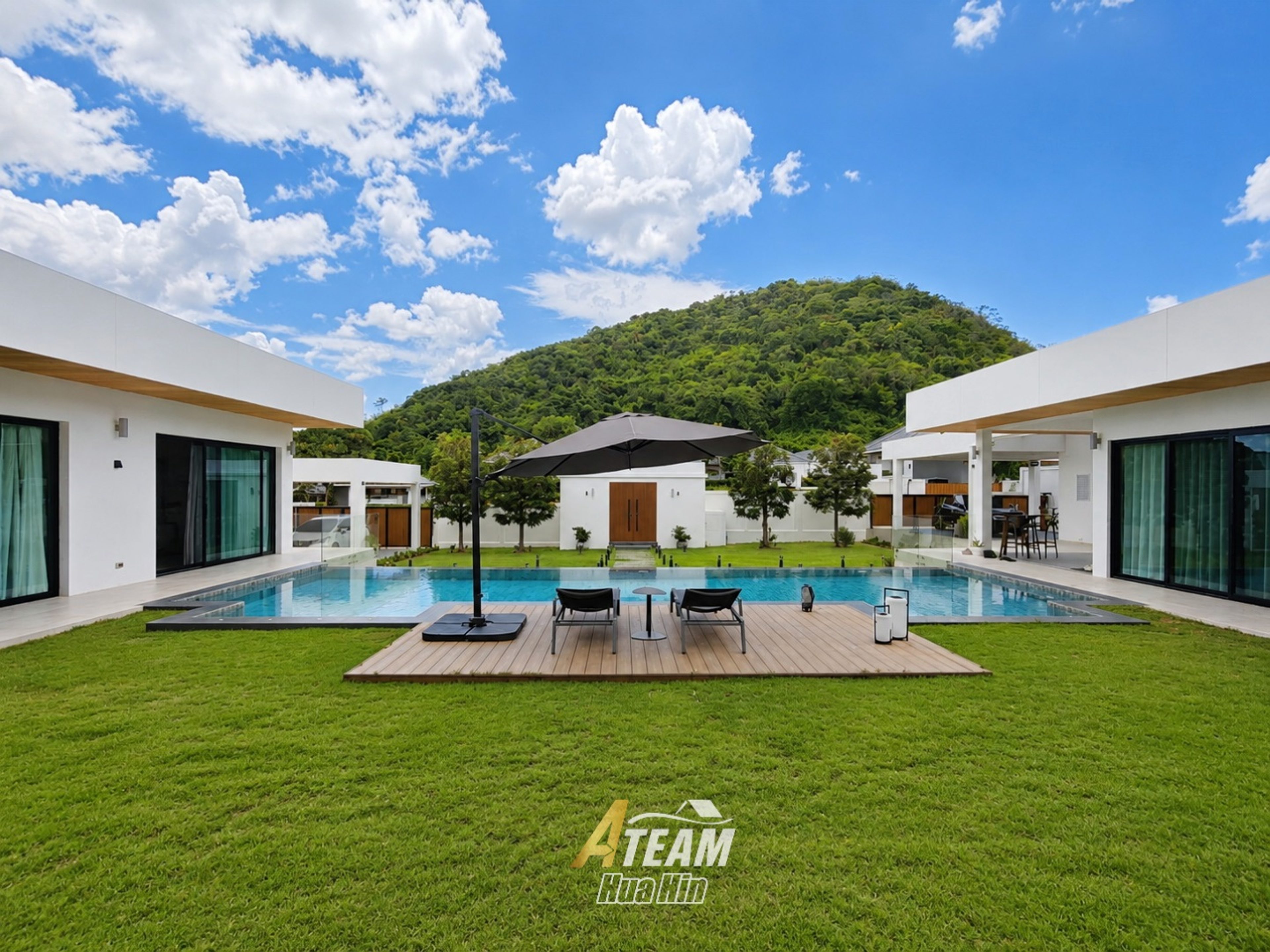 Impressive 5 Bedroom 4 Bathroom luxury pool villa thumbnail 2