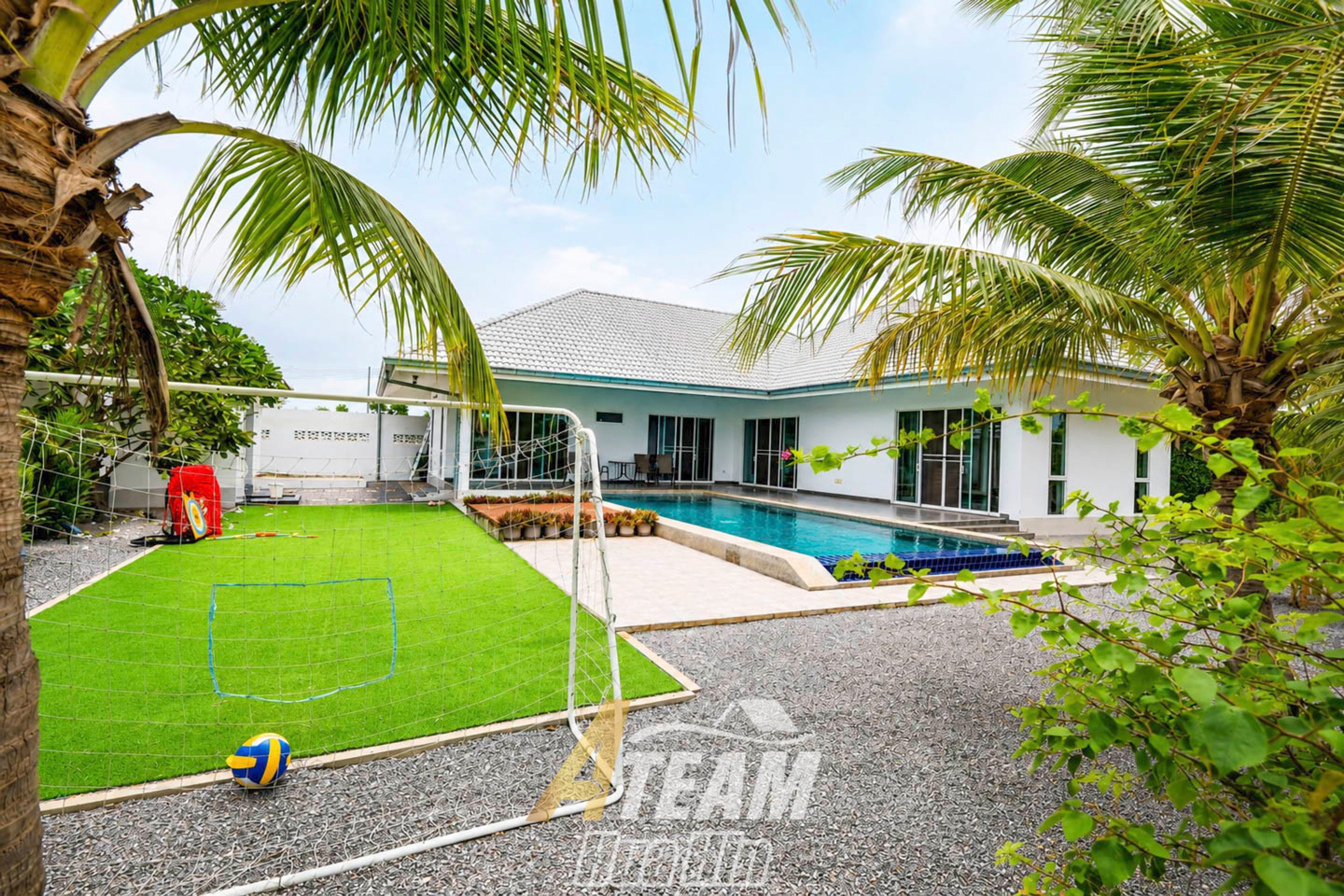 Private 3-Bedroom Pool Villa on a Large 800 Sq.m. Plot | Pak Nam Pran, Pranburi thumbnail 3