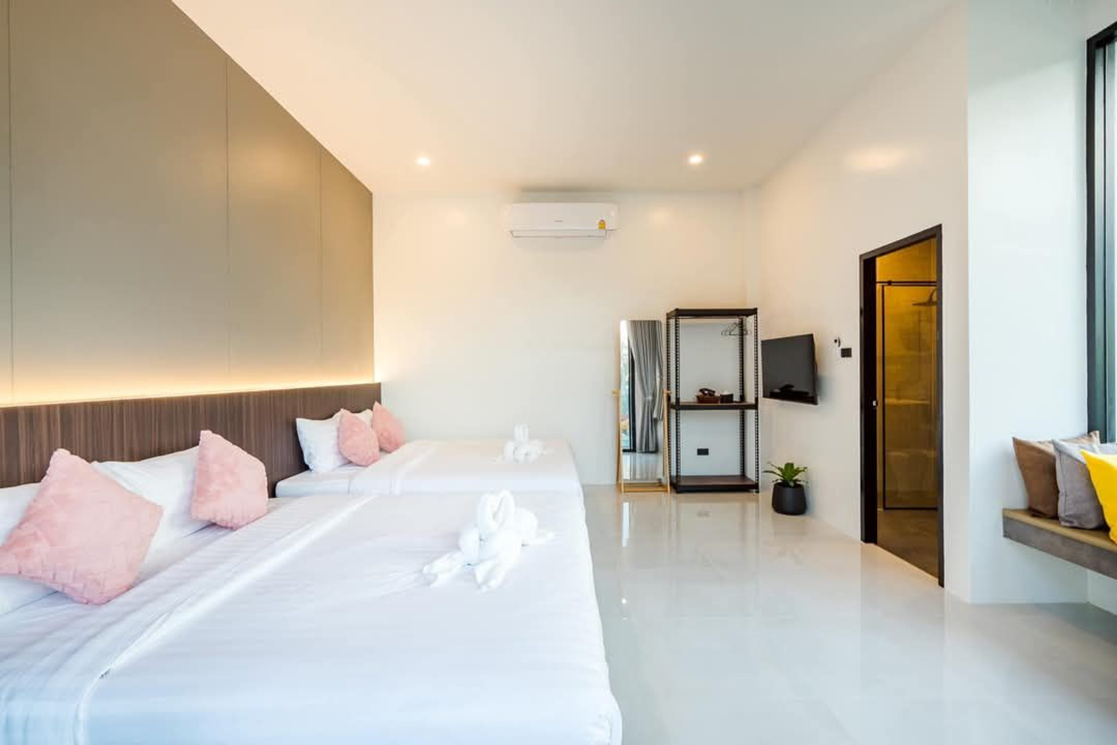 Modern Luxury  5-Bedroom Home – Hua Hin thumbnail 17