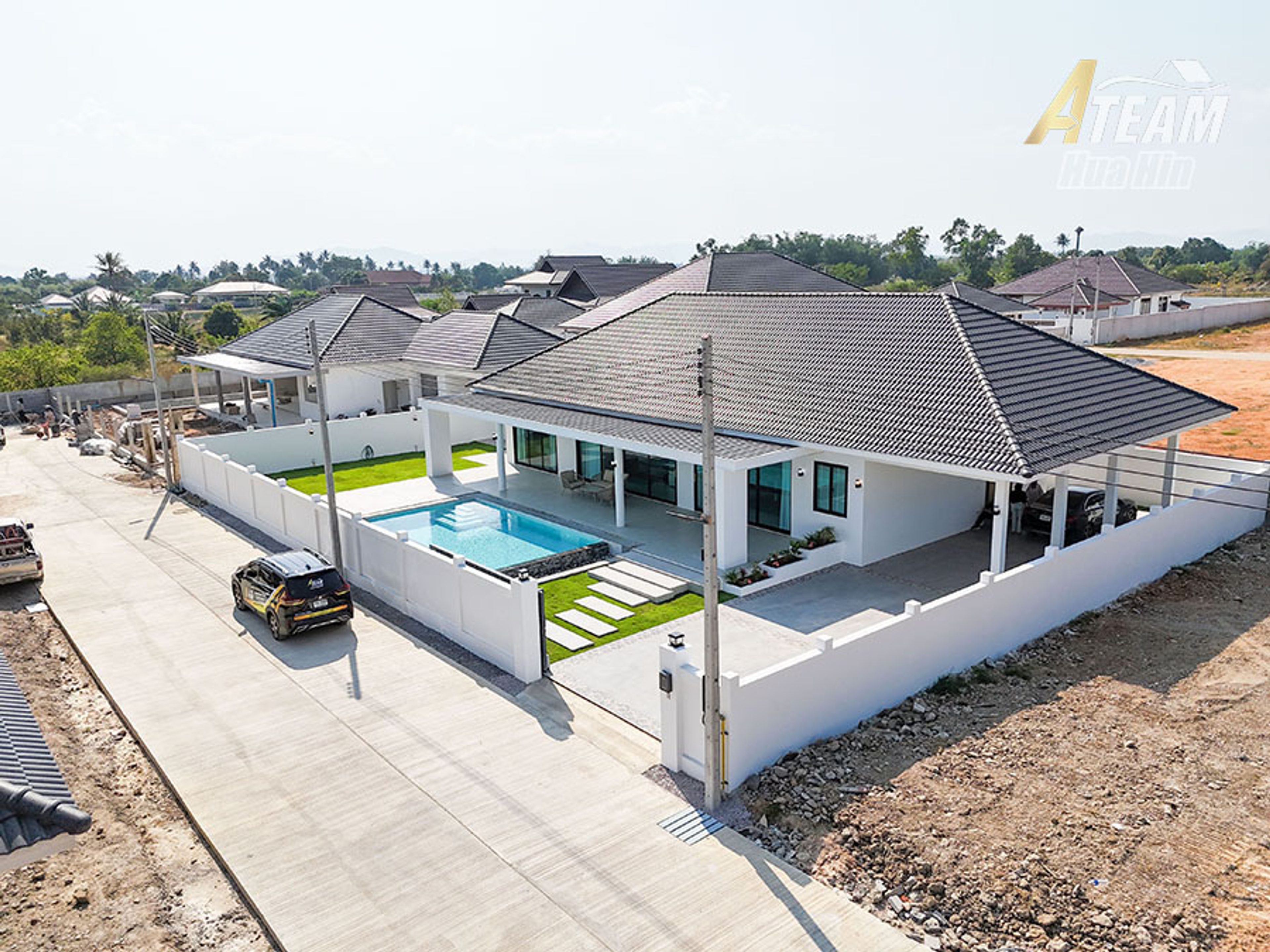 Modern European-Standard Pool Villa for Sale in Wang Pong
