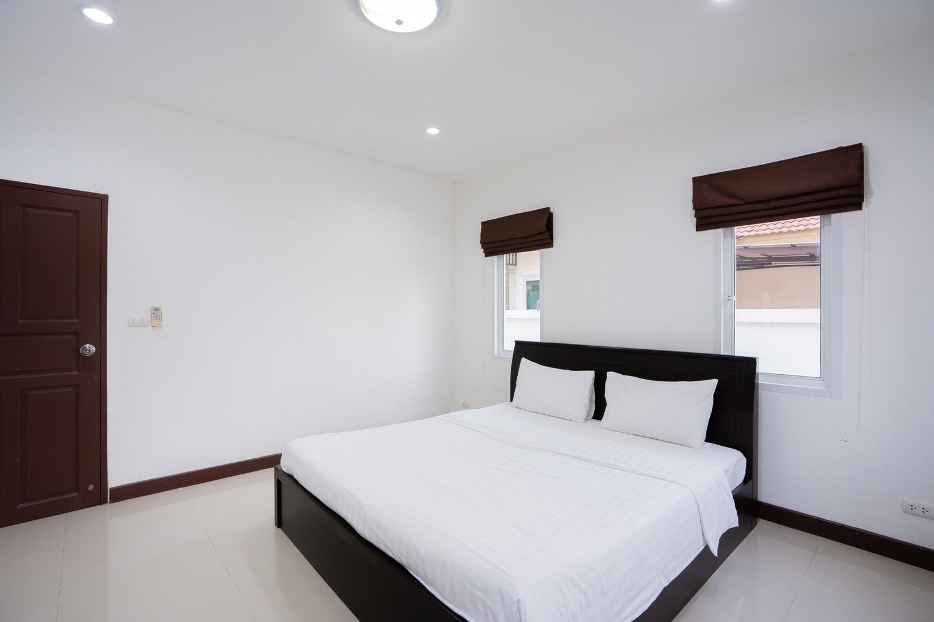 Spacious 4-Bedroom Freehold Pool Villa in Hin Lek Fai thumbnail 10