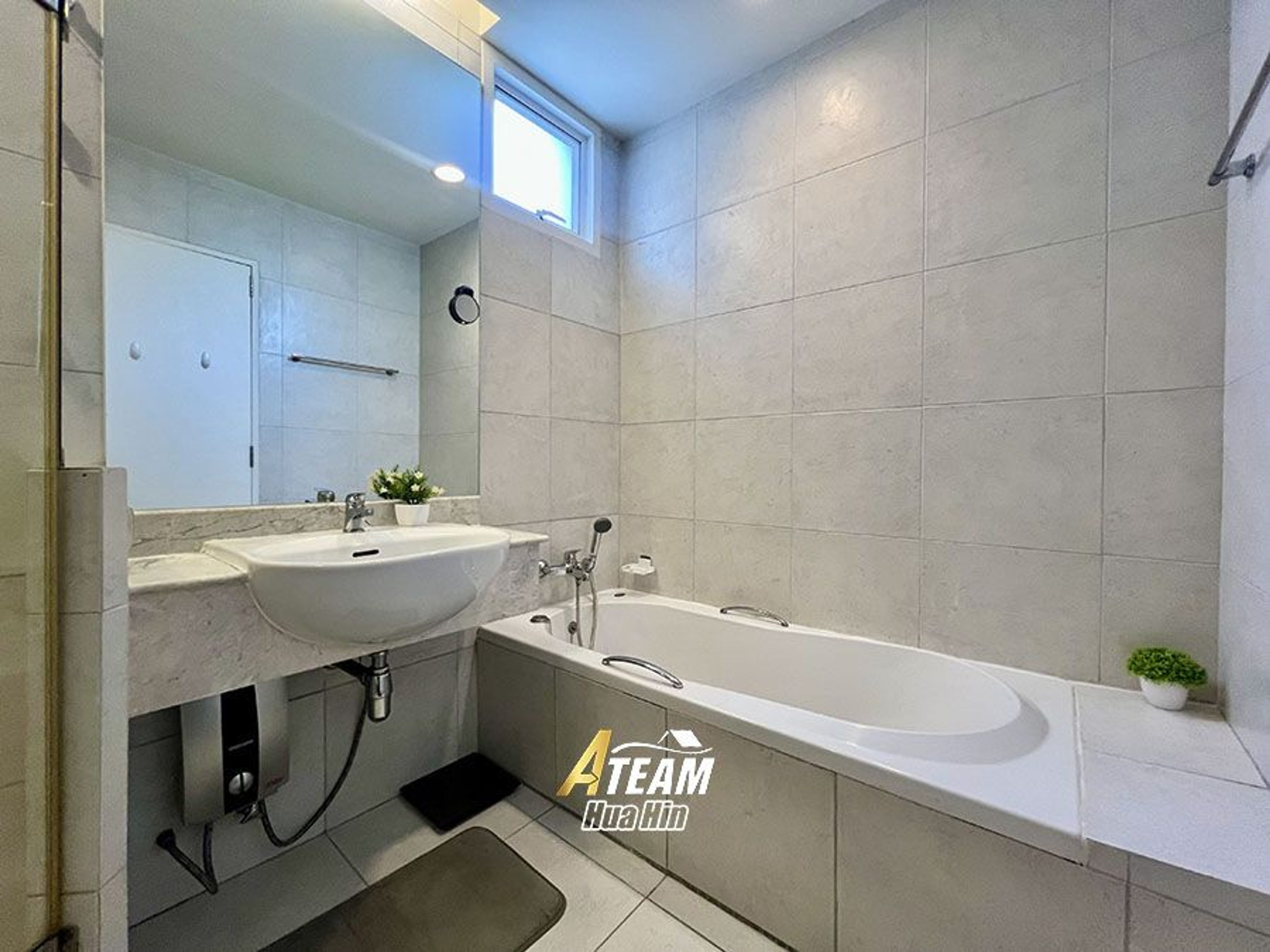 Baan San Ploen – Sea-View 2 Bedroom Condo for Rent thumbnail 18