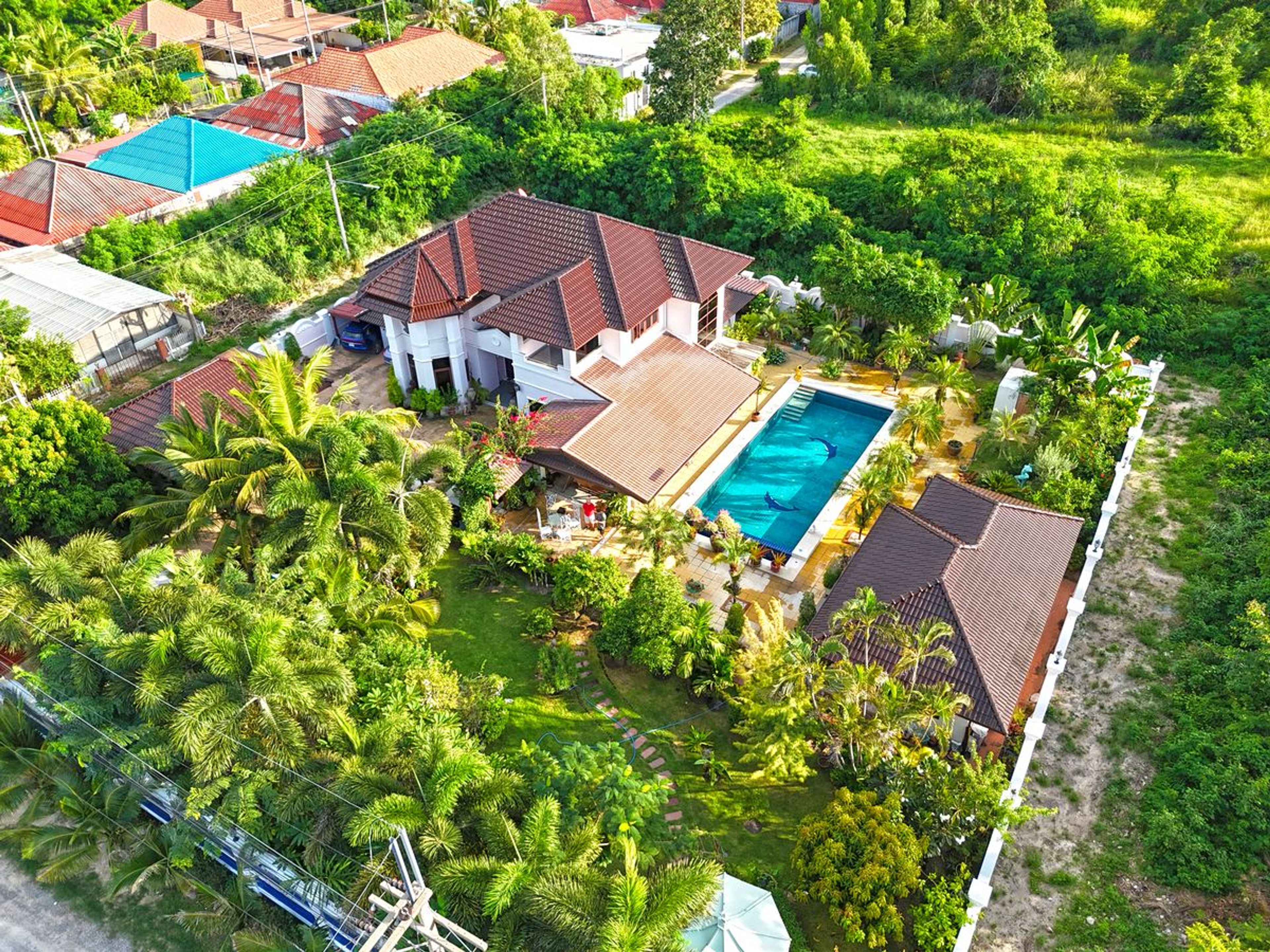 Unique Mansion on 1 Rai with incredible tropical  garden thumbnail 7