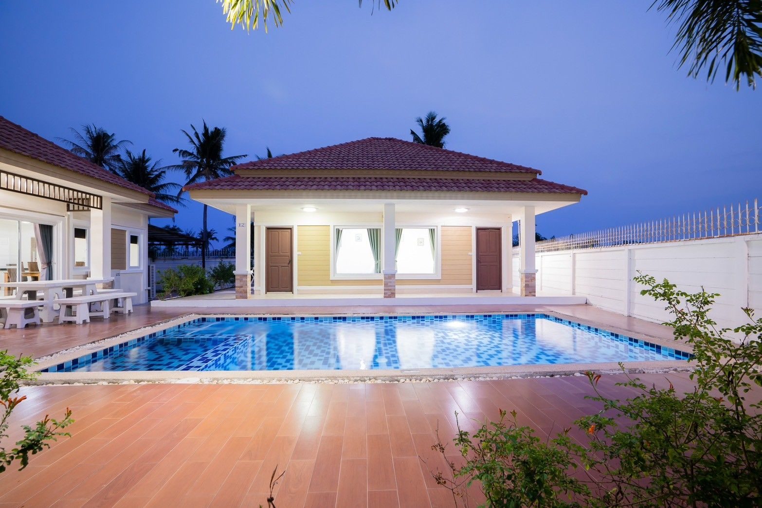 Spacious 4-Bedroom Freehold Pool Villa in Hin Lek Fai