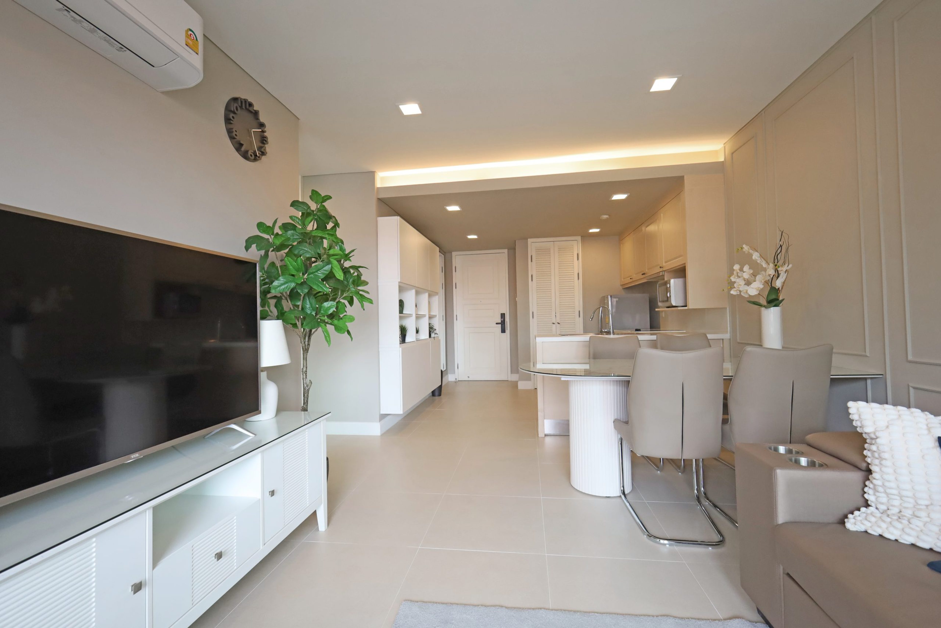 Beachfront 2BR in Marrakesh Residences thumbnail 12