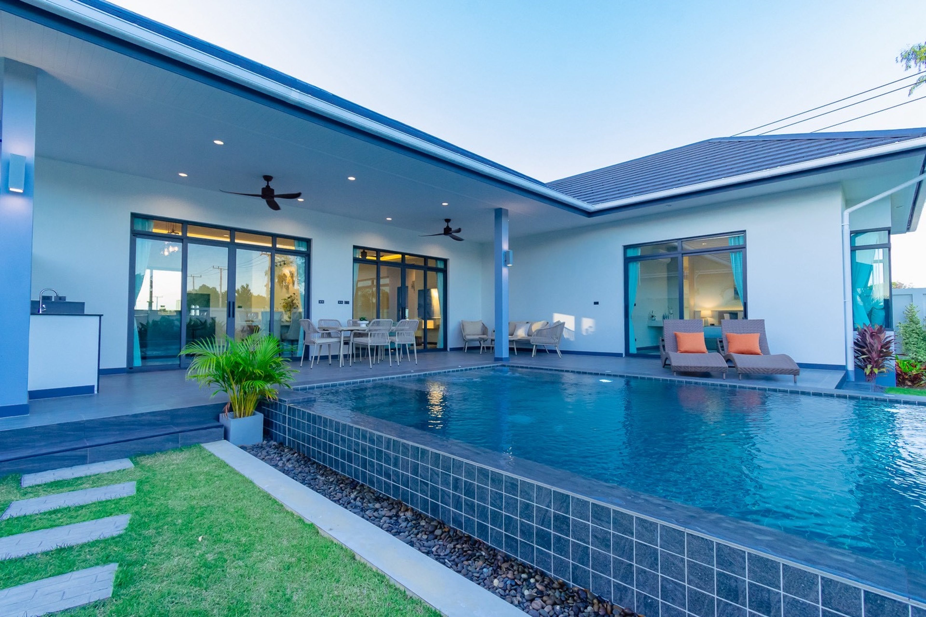 Modern 3 Bedroom  Luxury Pool Villas on Soi 112 thumbnail 5