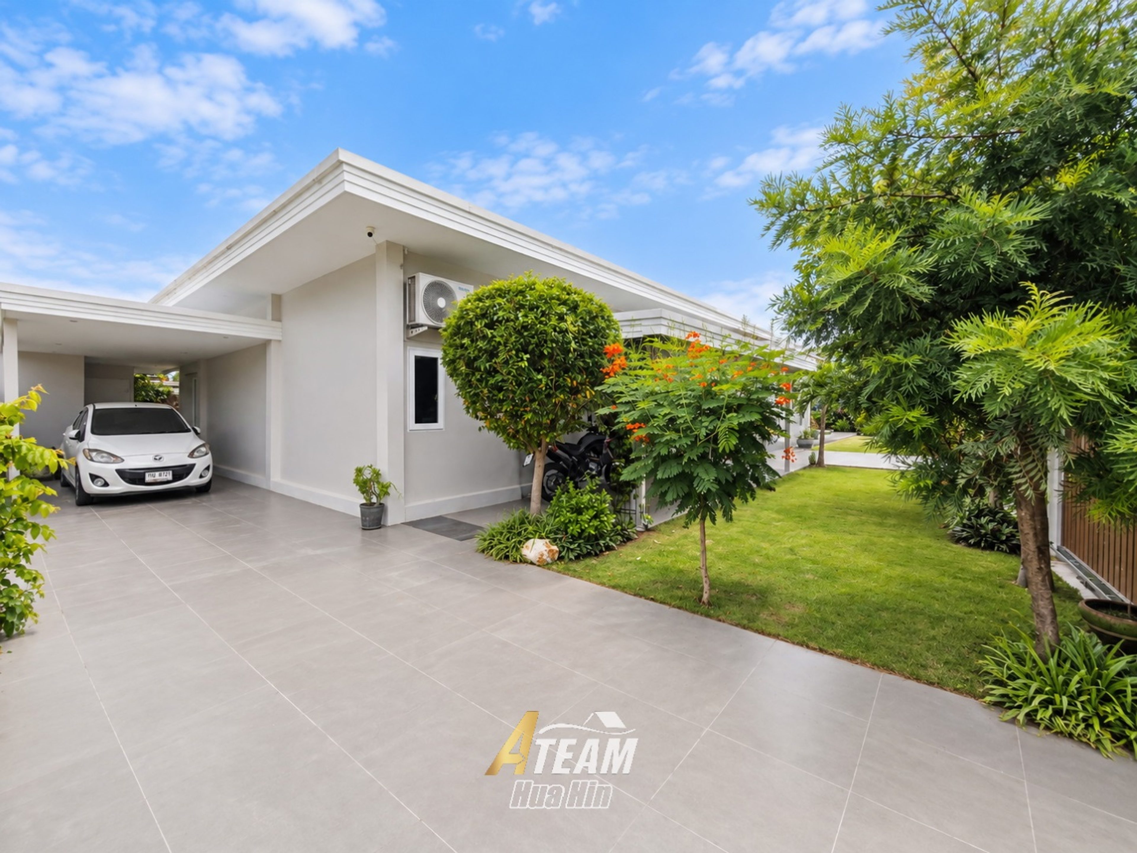 Spacious 4-Bedroom Pool Villa in Black Mountain Area thumbnail 2