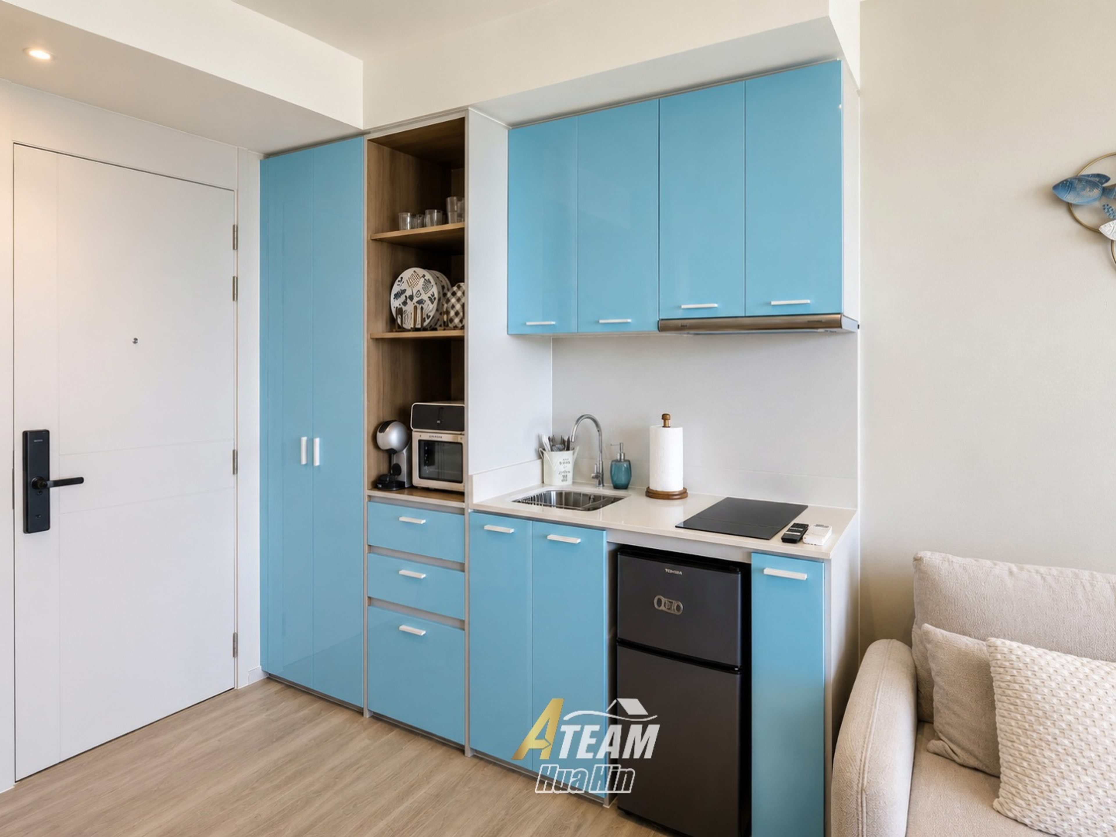 1 Bedroom Plus Corner Unit with Sea View thumbnail 4