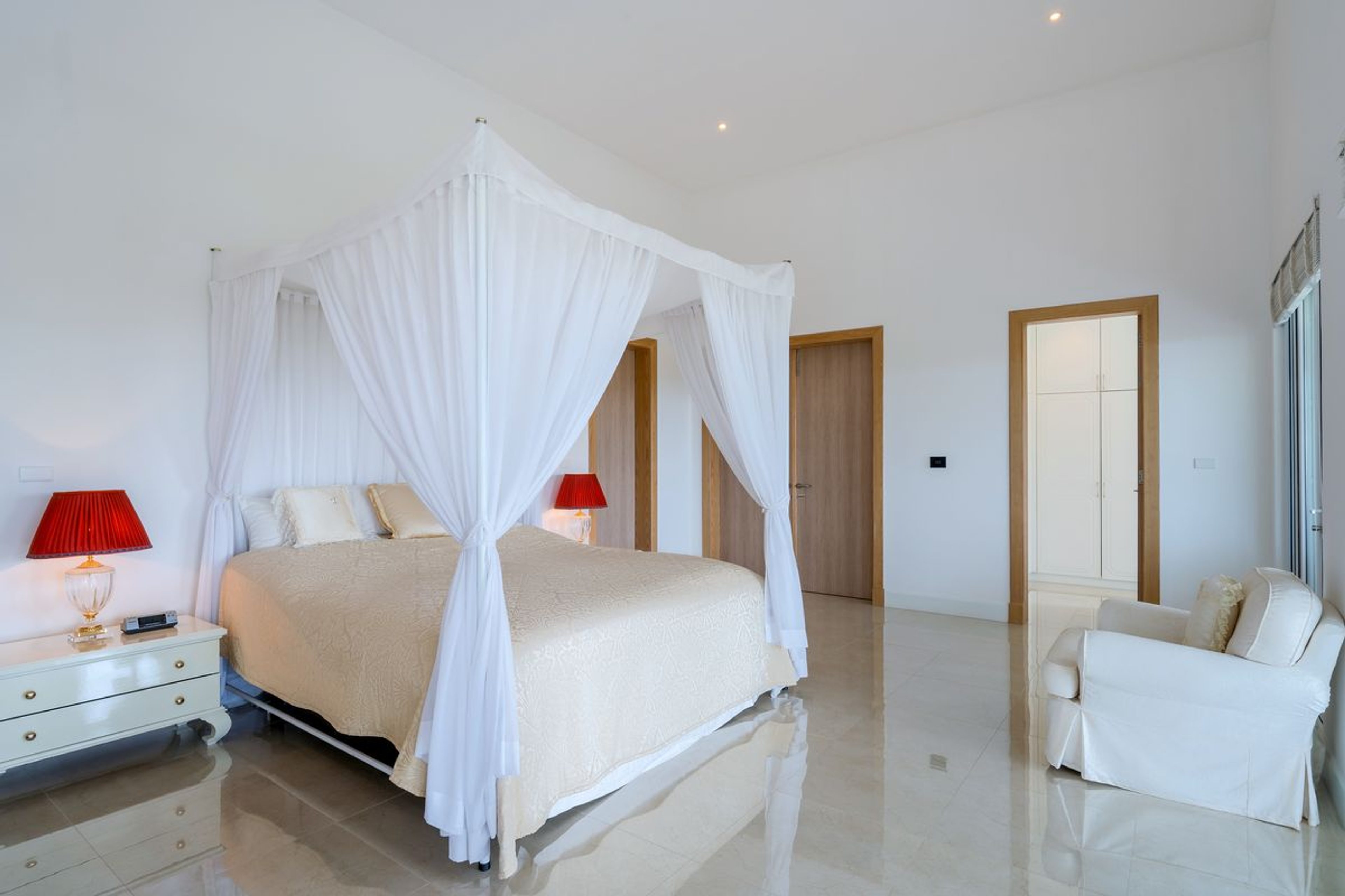 Elegant 6 Bedroom Mansion on a generous Landplot thumbnail 37