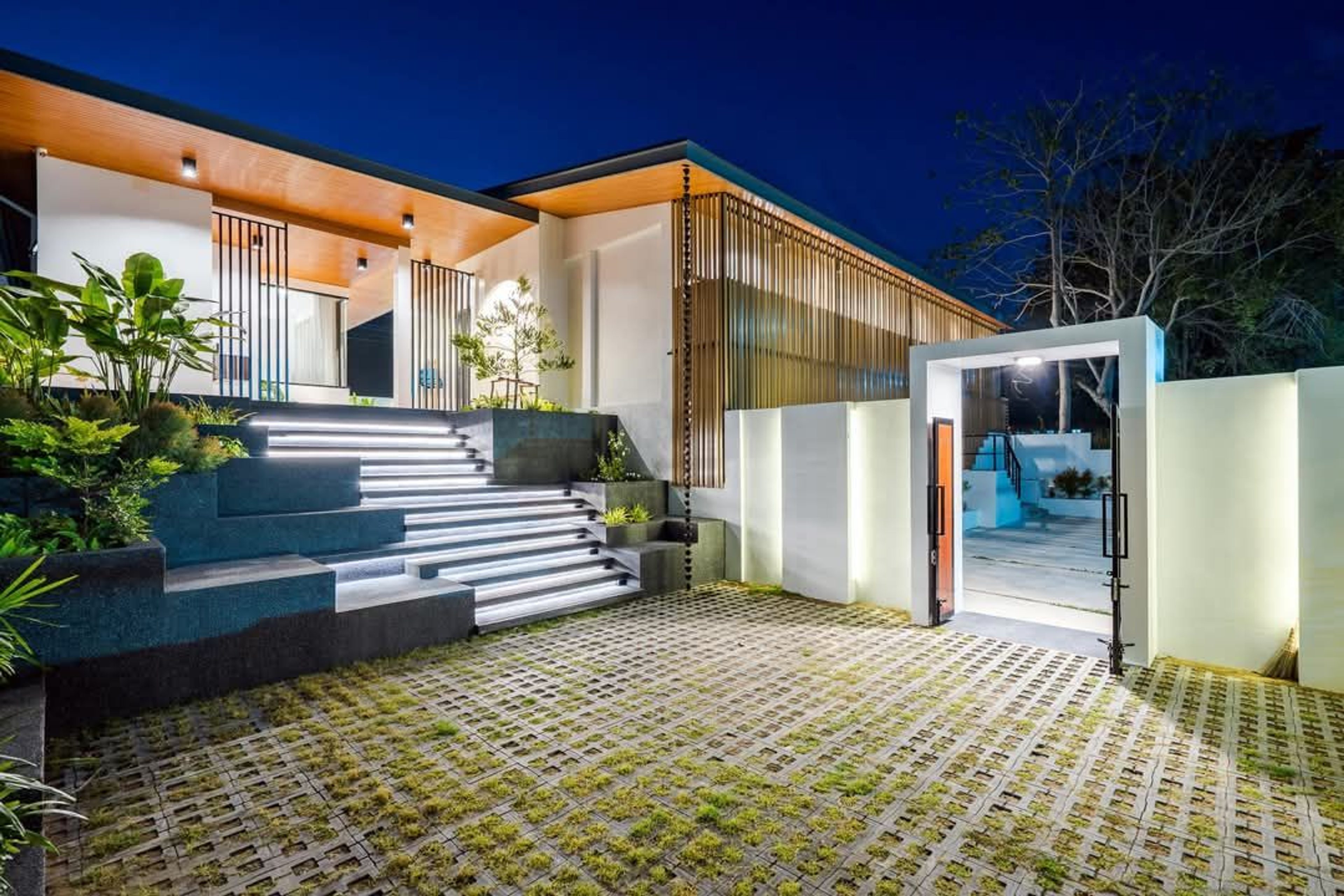 Modern Luxury  5-Bedroom Home – Hua Hin thumbnail 2