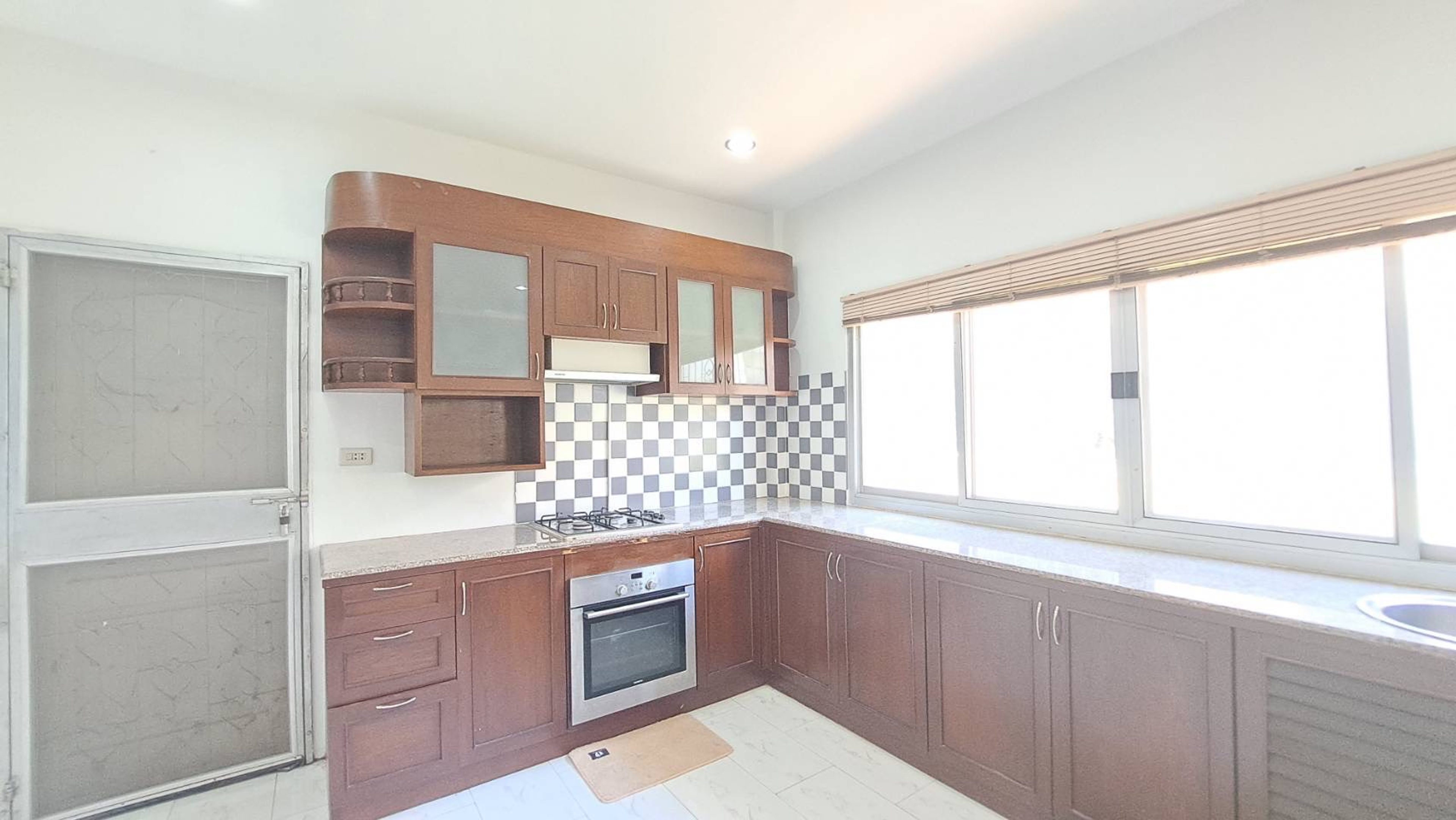 Spacious 3-Bedroom House for Sale in Hua Hin Soi 2 thumbnail 20