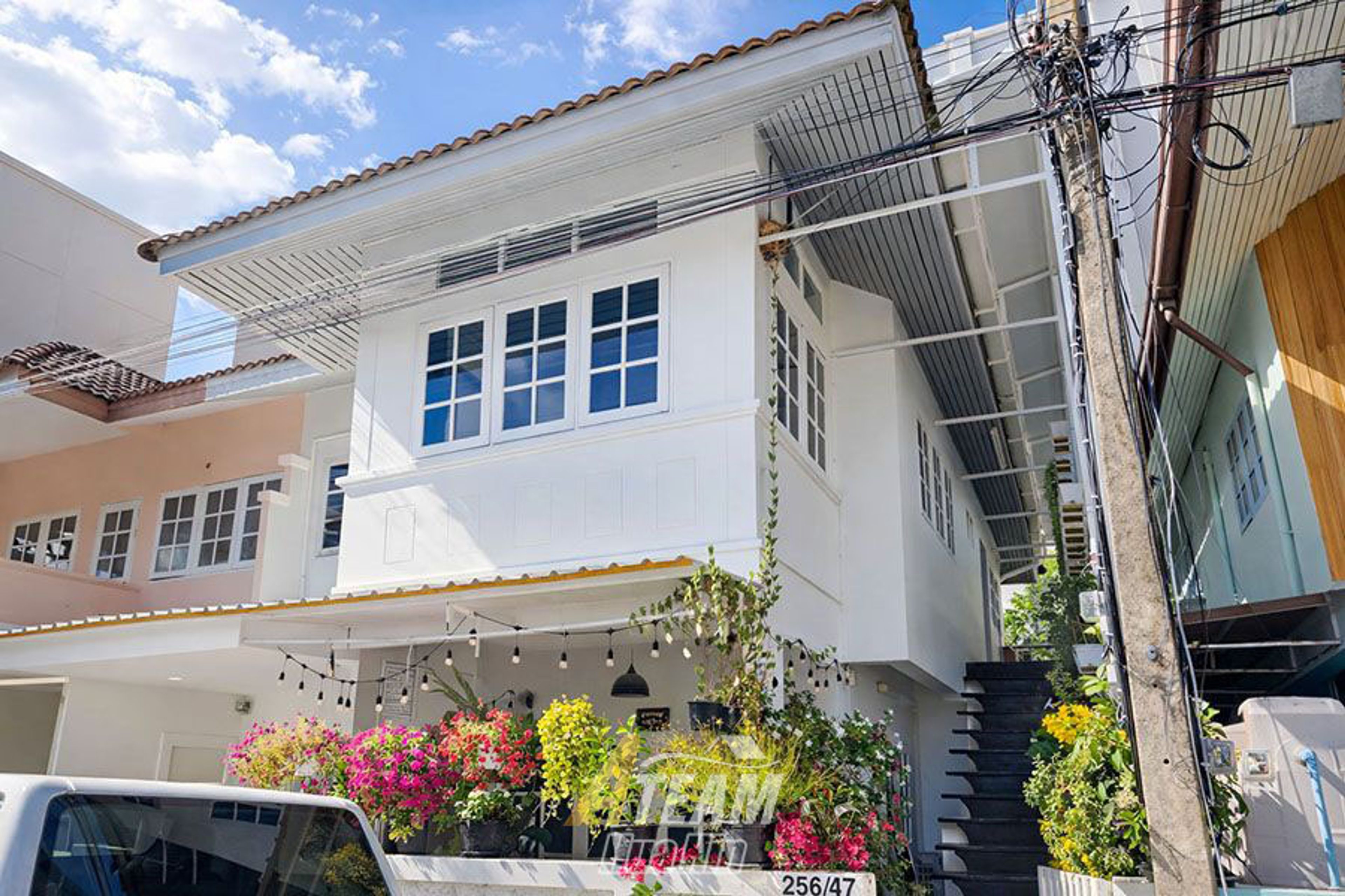 rare: 120sqm next to market village