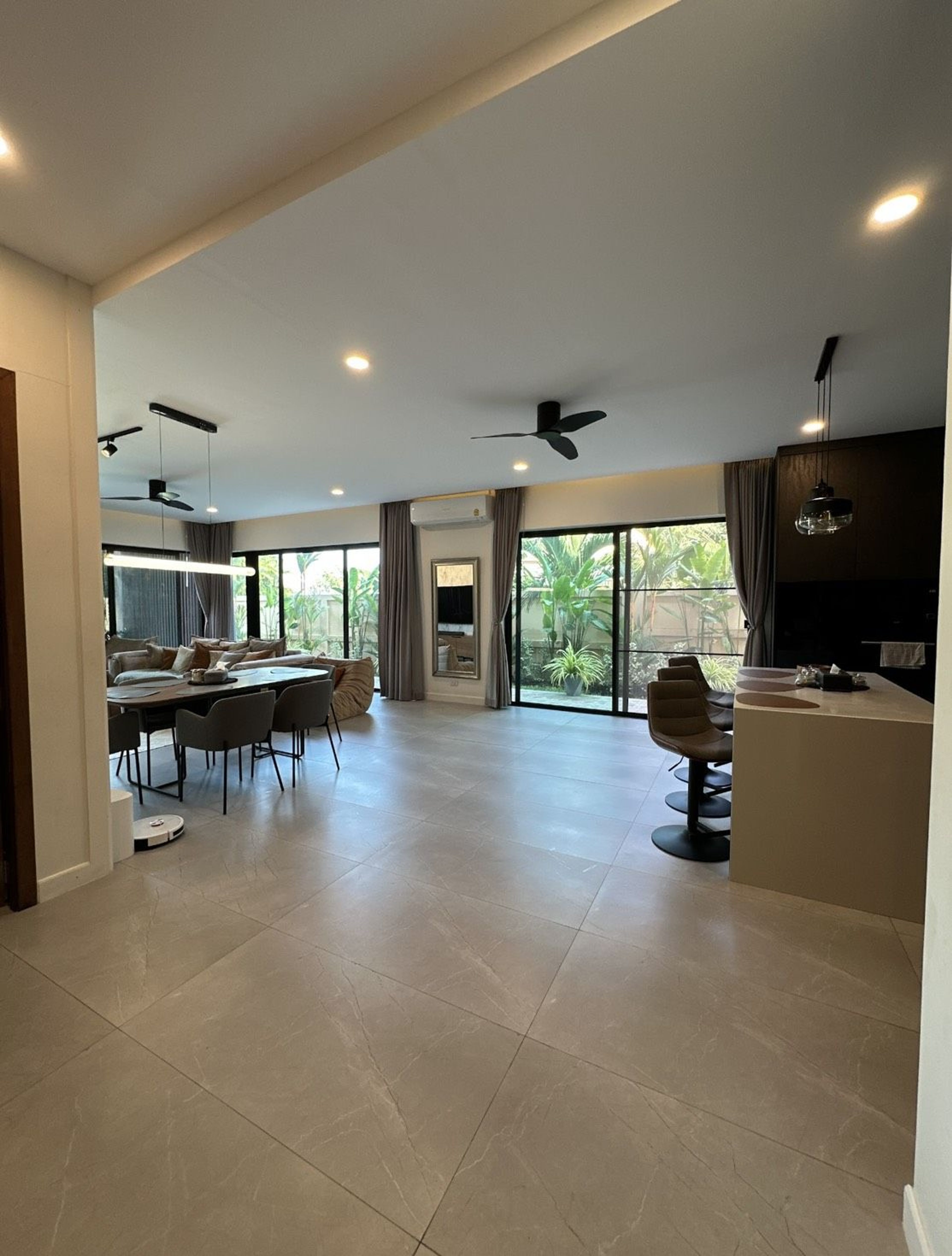 4-Bedroom Lake View Pool Villa thumbnail 10