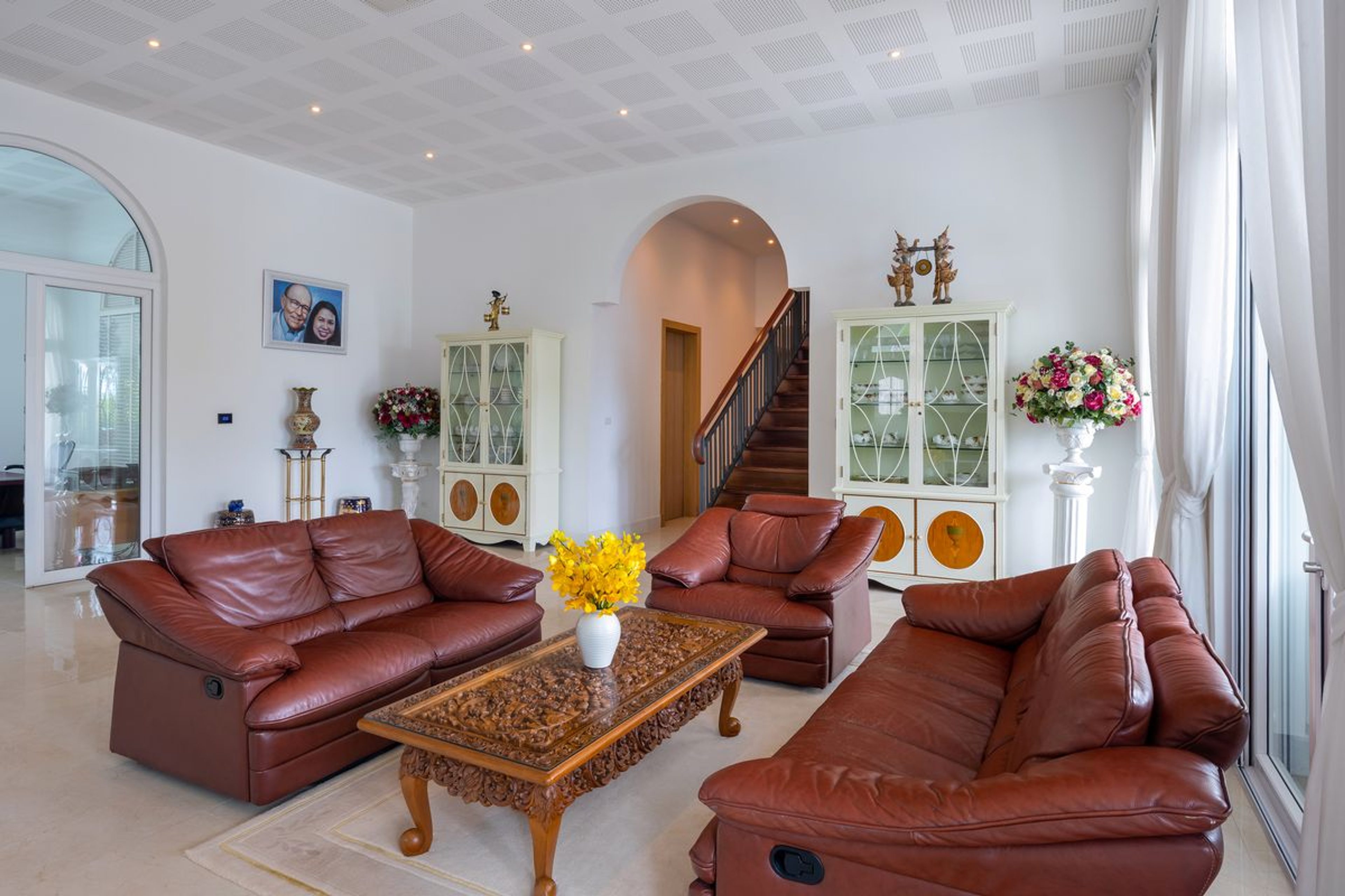 Elegant 6 Bedroom Mansion on a generous Landplot thumbnail 77