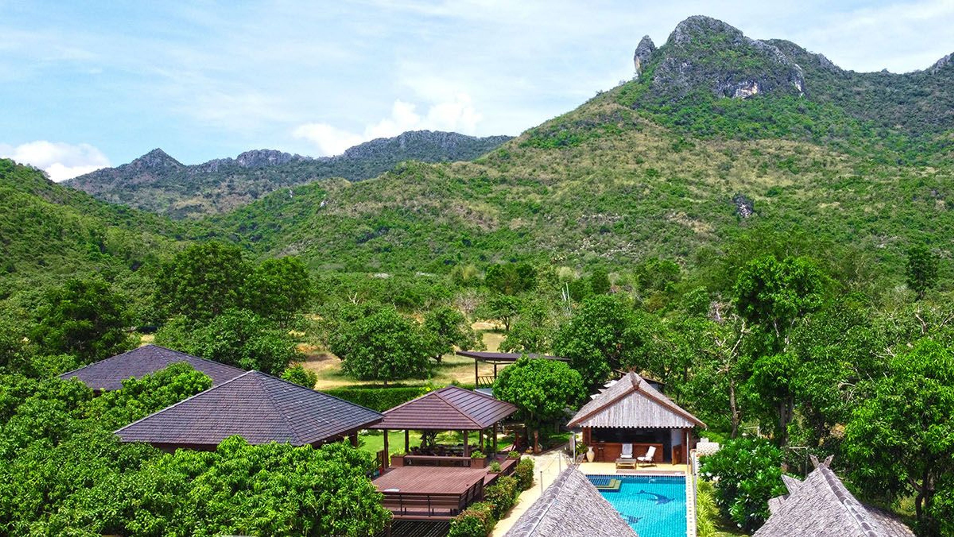 Mango Hills one of a kind resort property in stunning scenic location thumbnail 2
