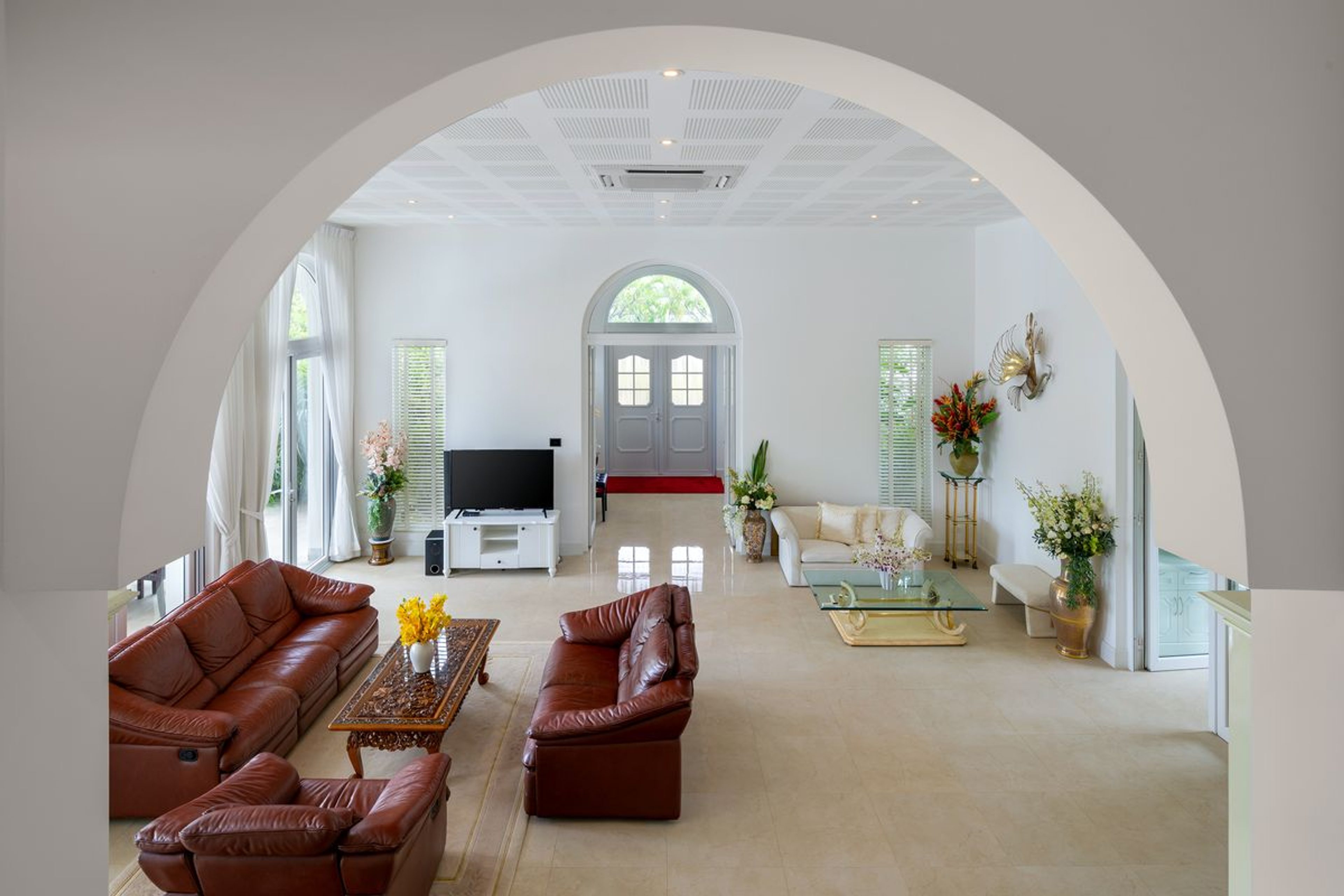 Elegant 6 Bedroom Mansion on a generous Landplot thumbnail 34