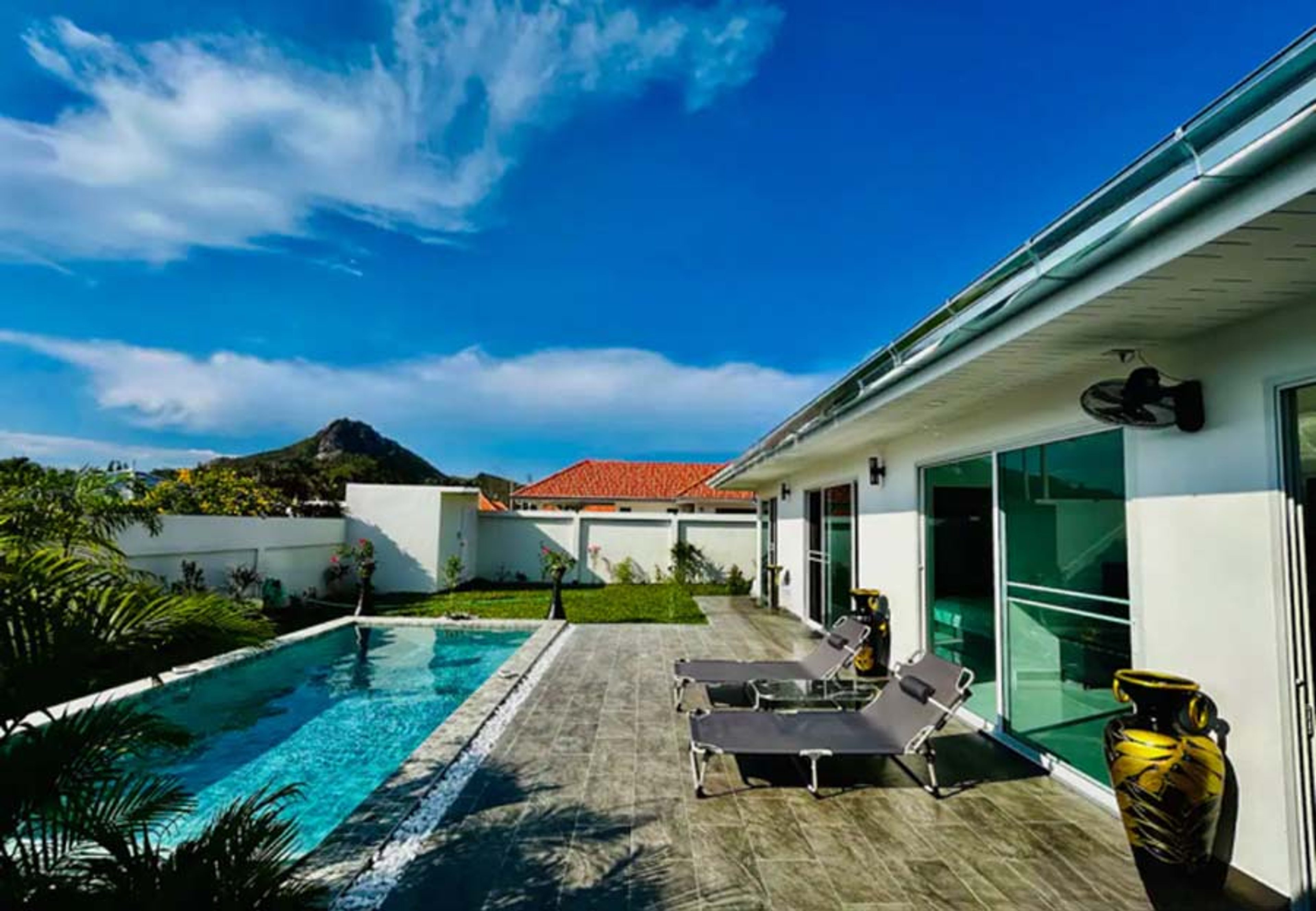 Modern Pool Villa in Khemanatra Wang Pong thumbnail 4