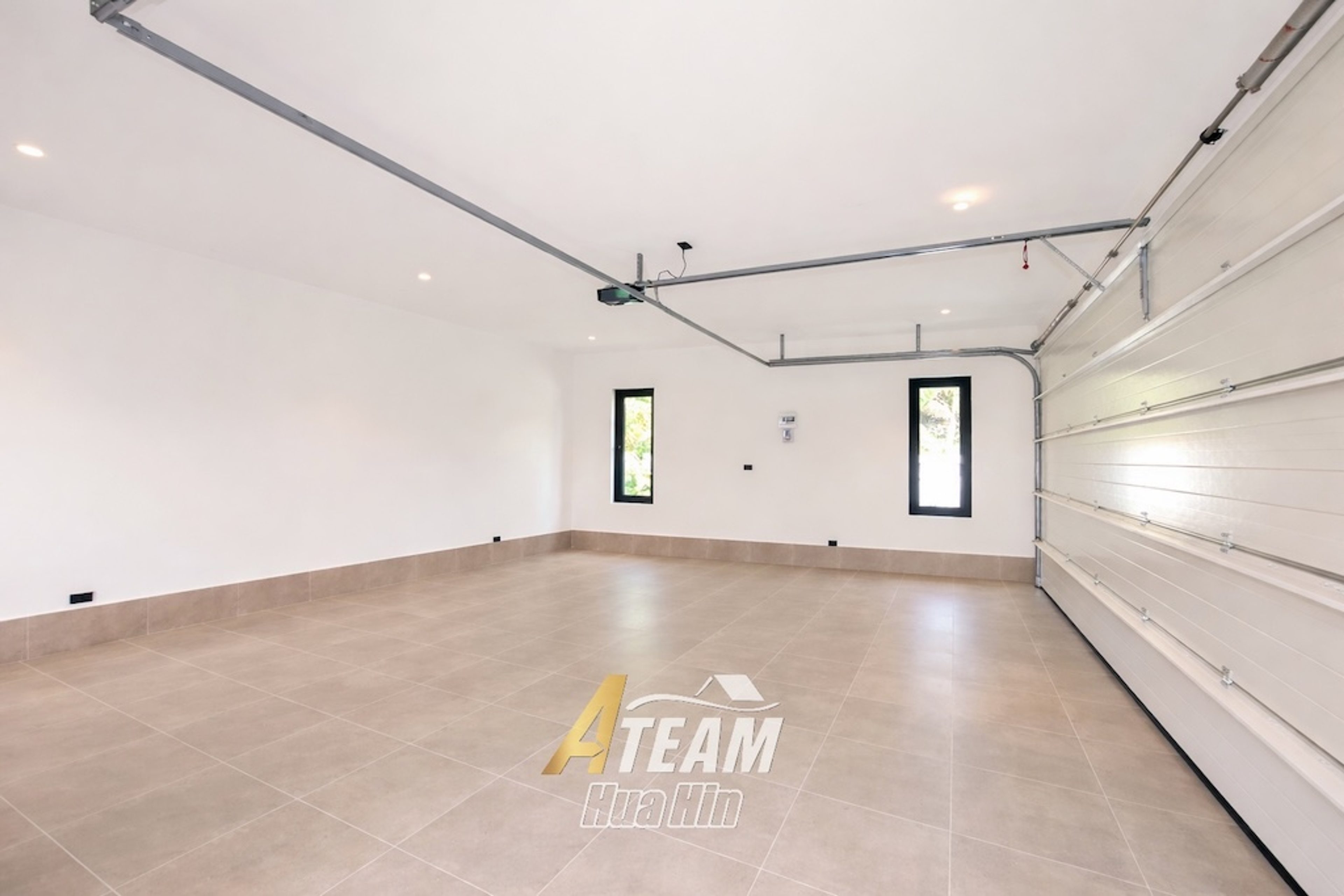 Prestigious 5-Bedroom Pool Villa on 2,622 sqm Prime Land thumbnail 25